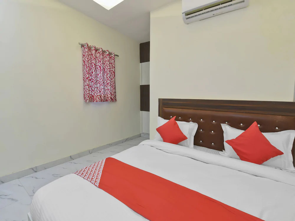 The Signature Hotel By OYO Rooms