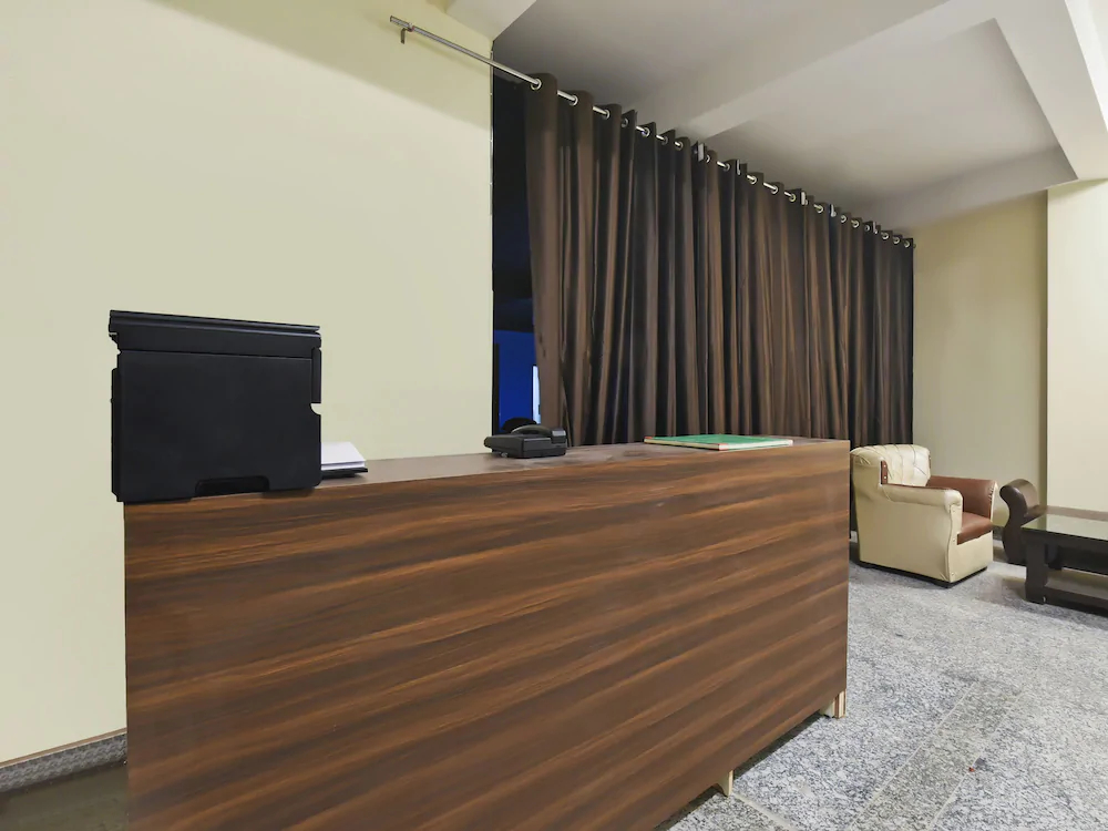 The Signature Hotel By OYO Rooms