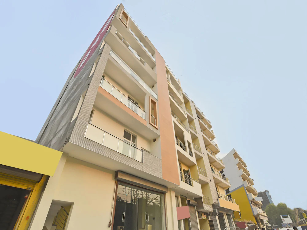 The Signature Hotel By OYO Rooms