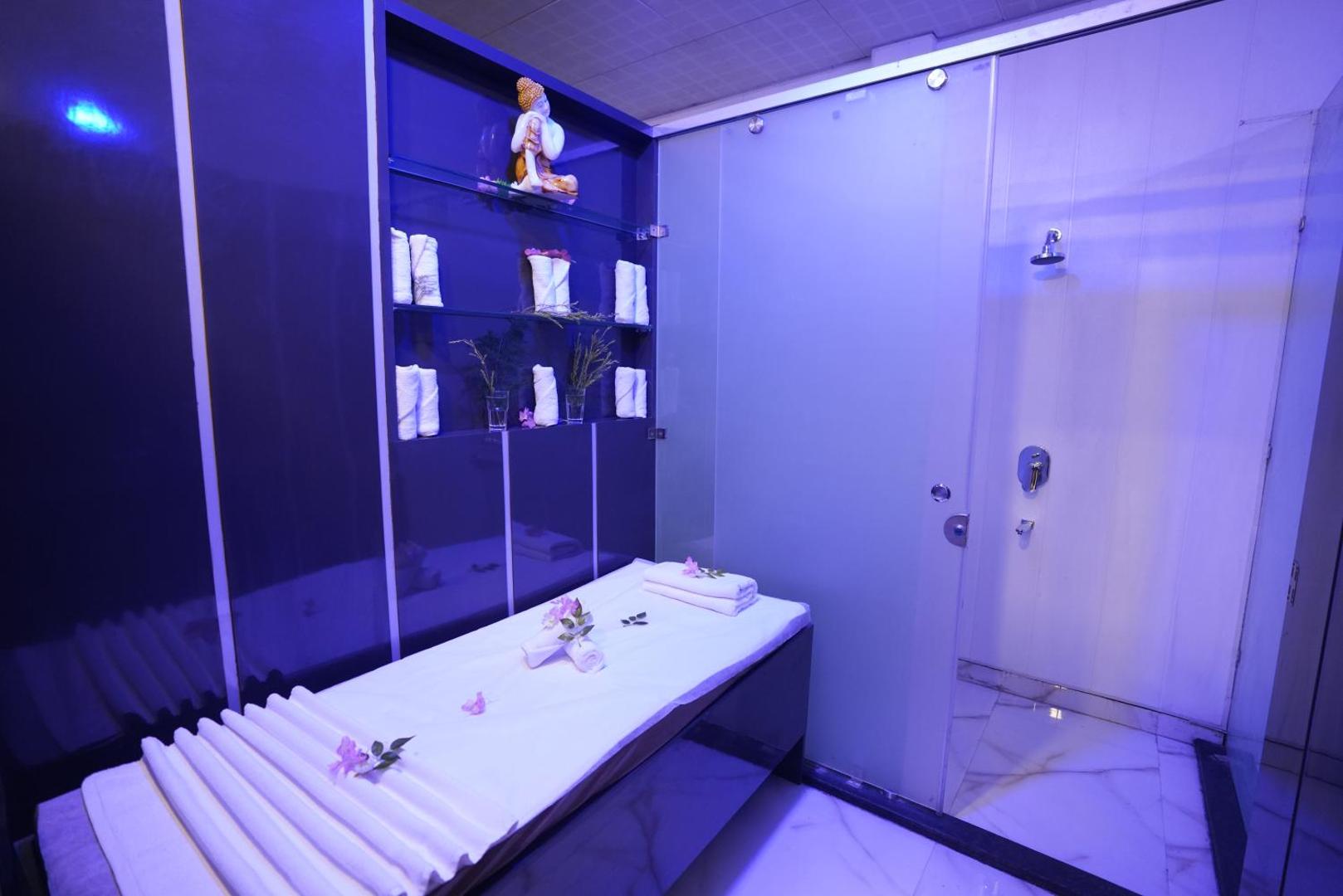 Hotel Idhayan Palace