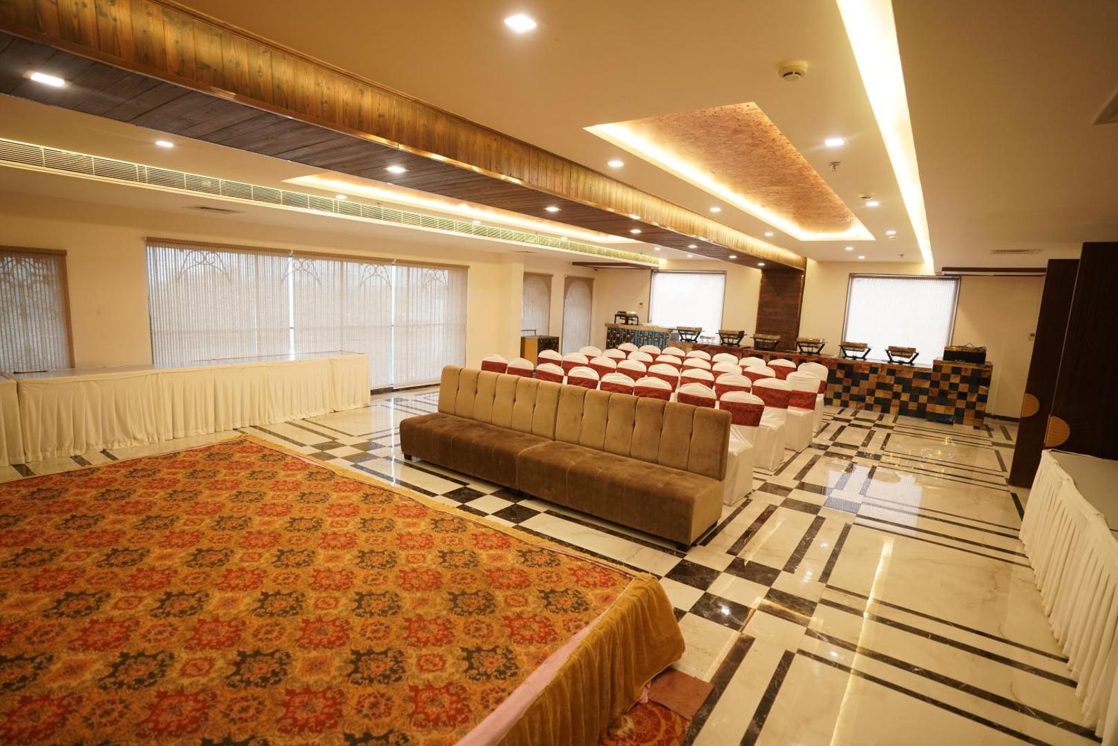 Hotel Idhayan Palace