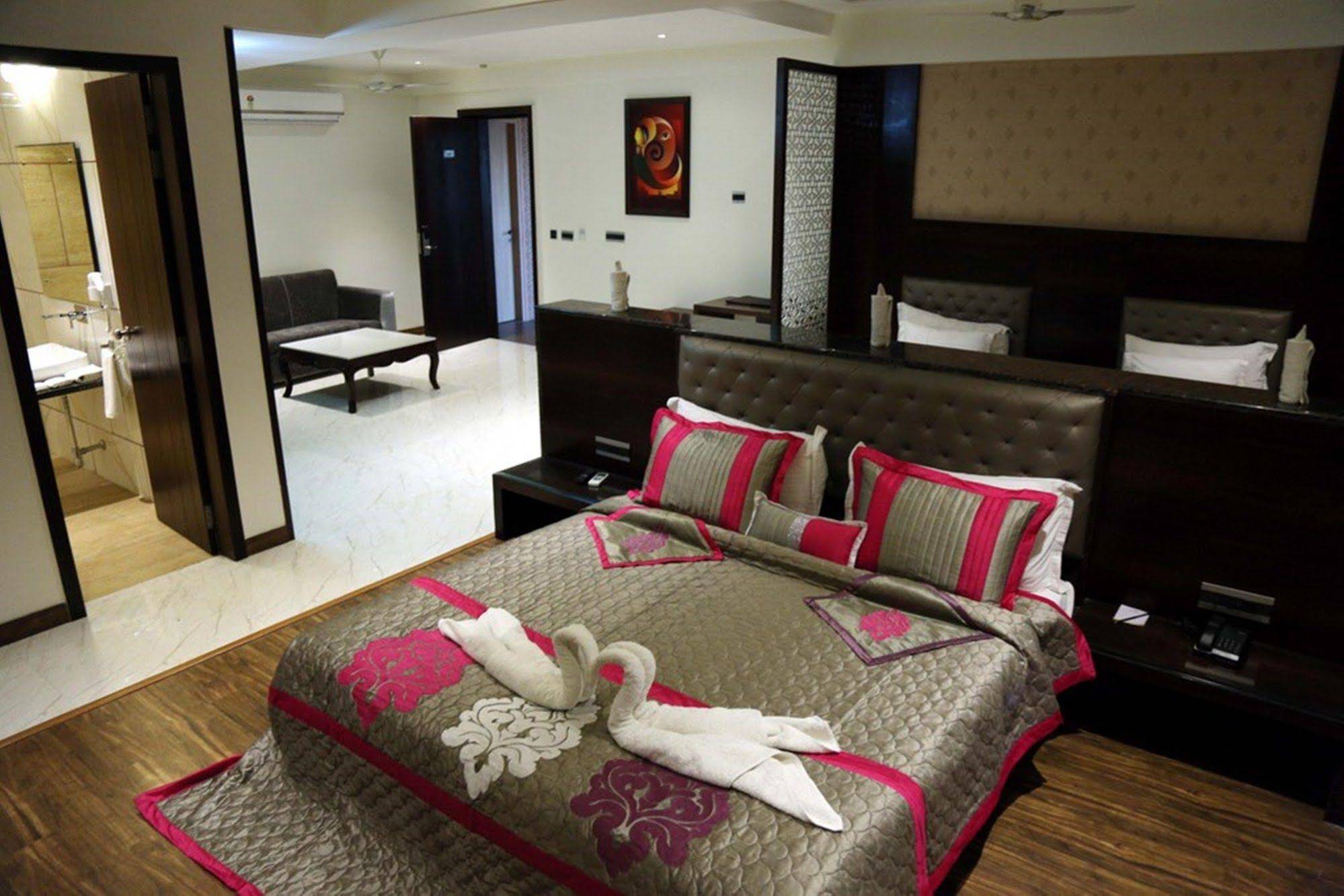 Hotel The Royal Bharti