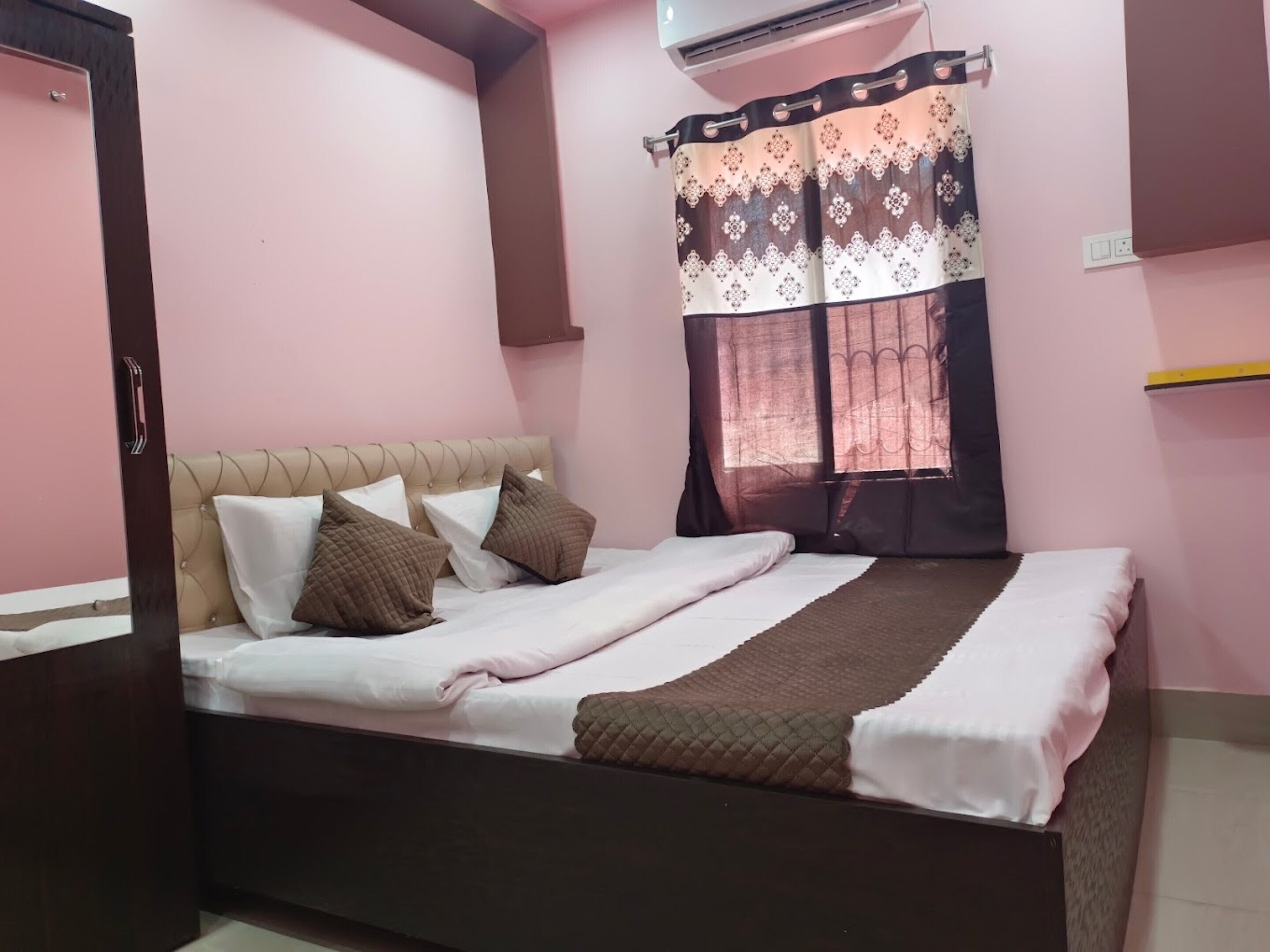 Hotel Aheli & Restaurant