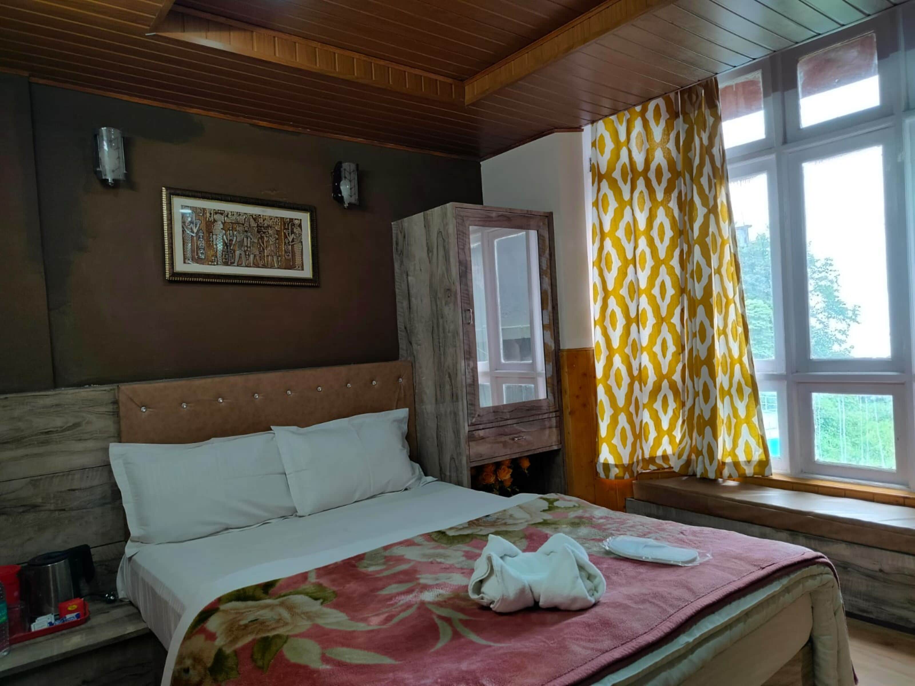 Goroomgo Olive Branch Darjeeling