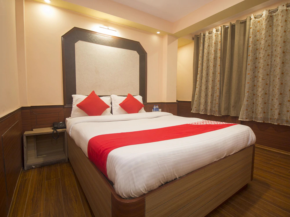 OYO 22296 New Amber Hotel