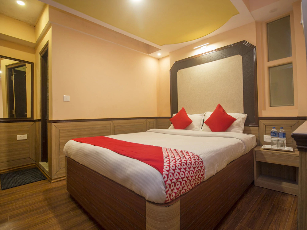 OYO 22296 New Amber Hotel