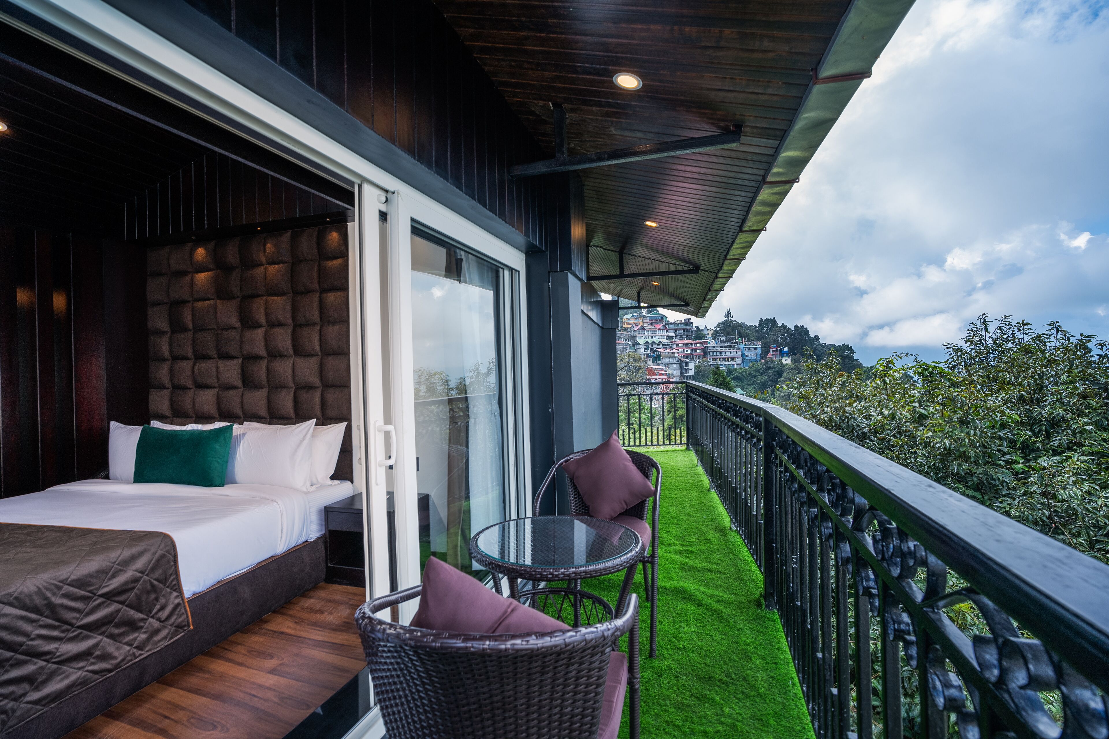 The West Gate Posada By Summit