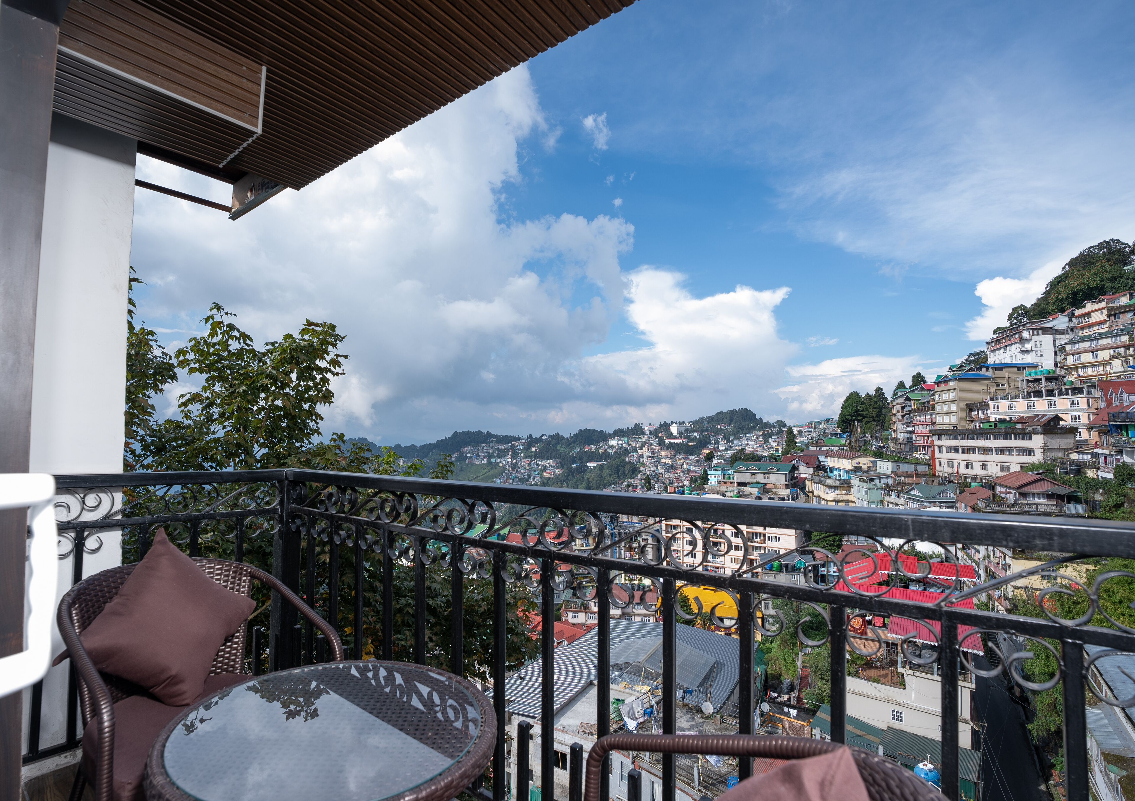 The West Gate Posada By Summit