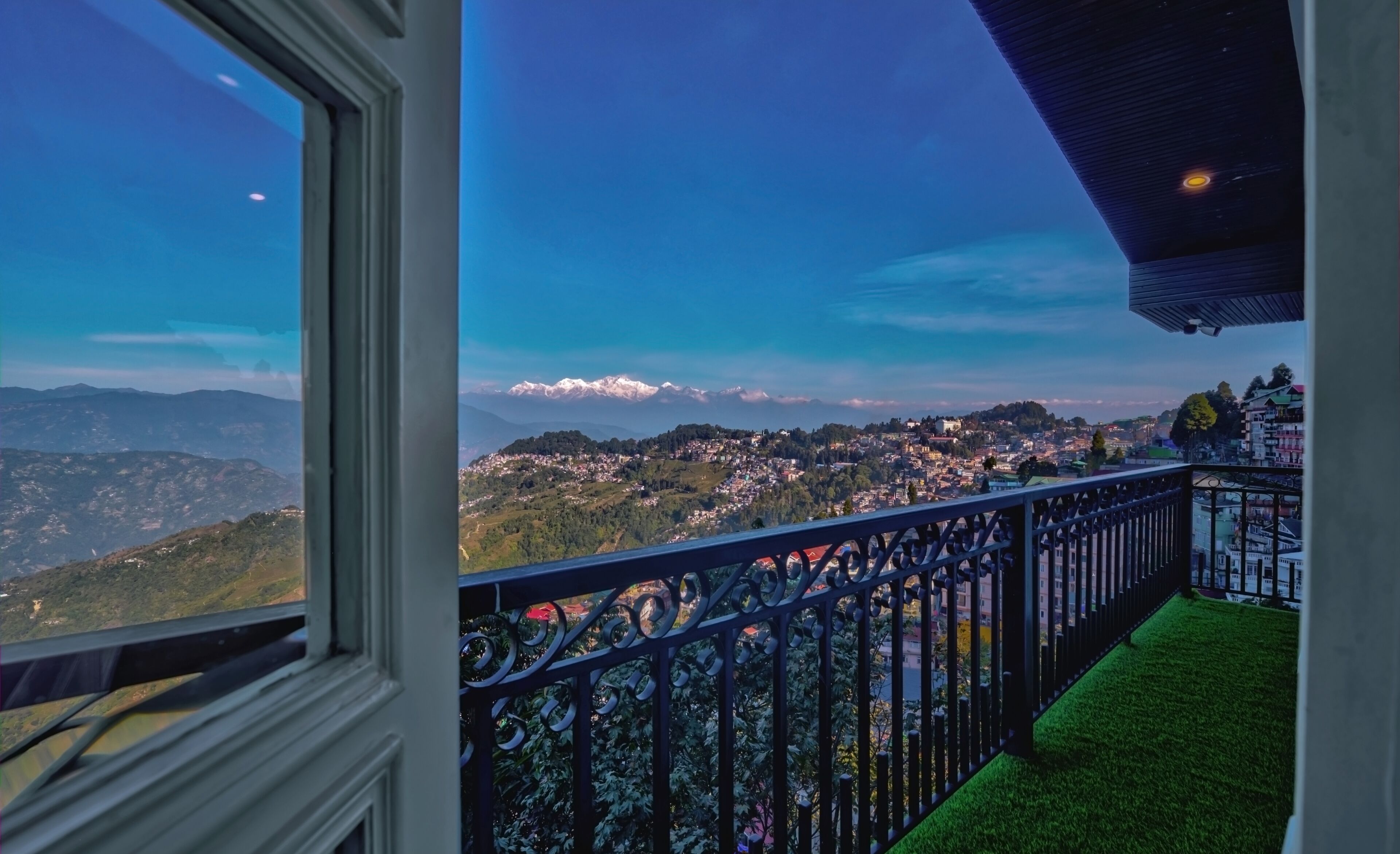 The West Gate Posada By Summit