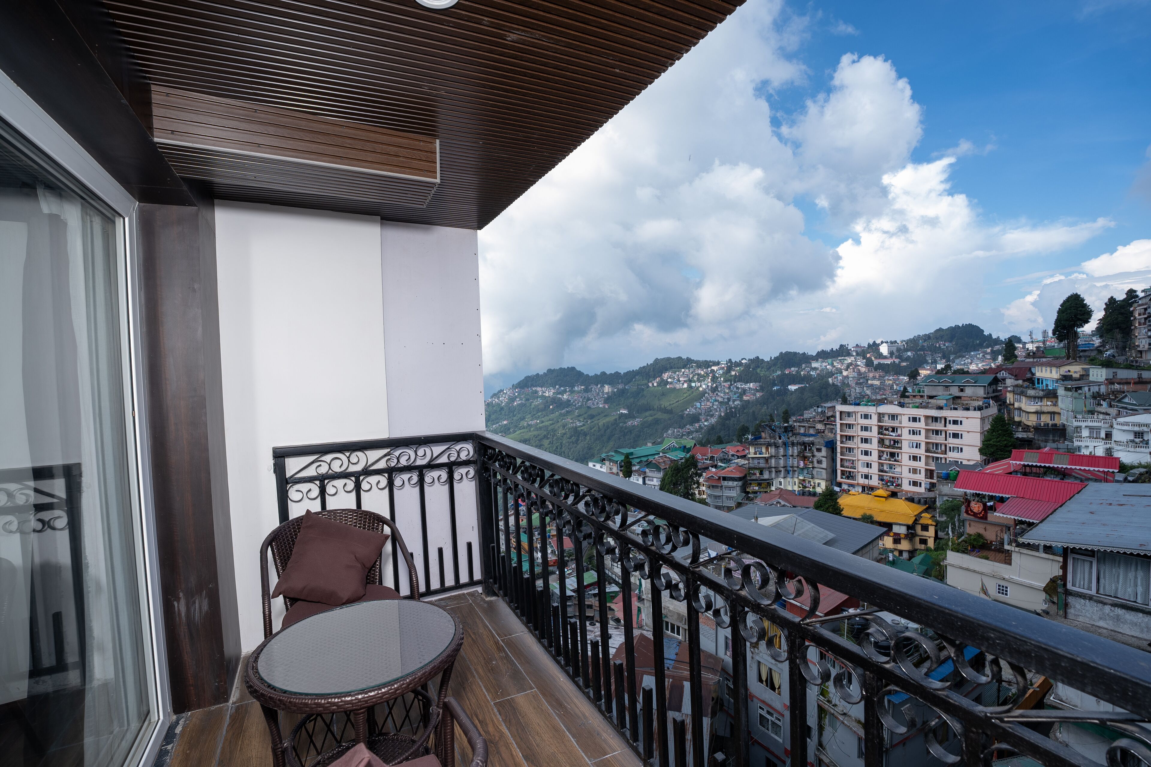 The West Gate Posada By Summit