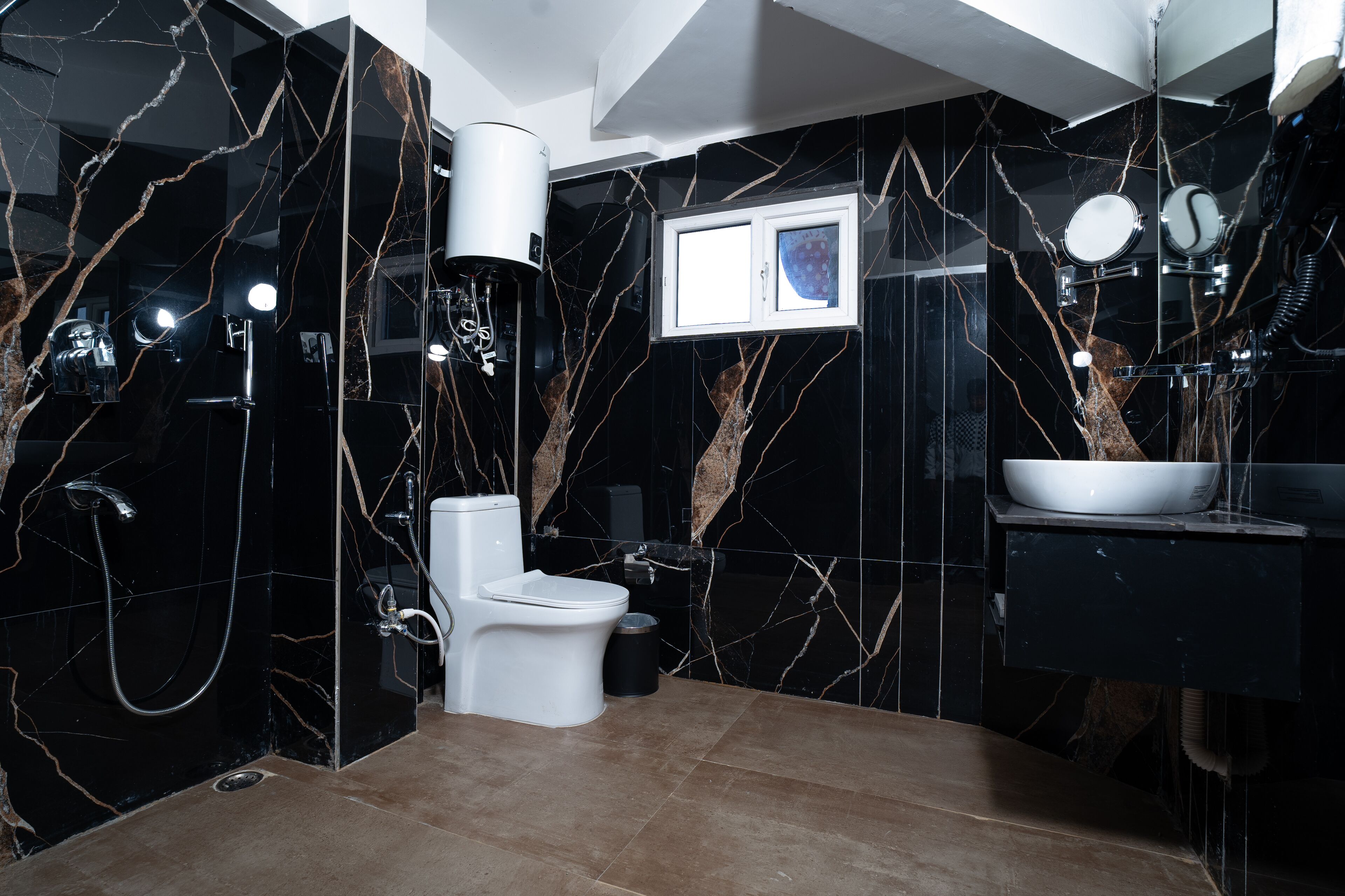 The West Gate Posada By Summit