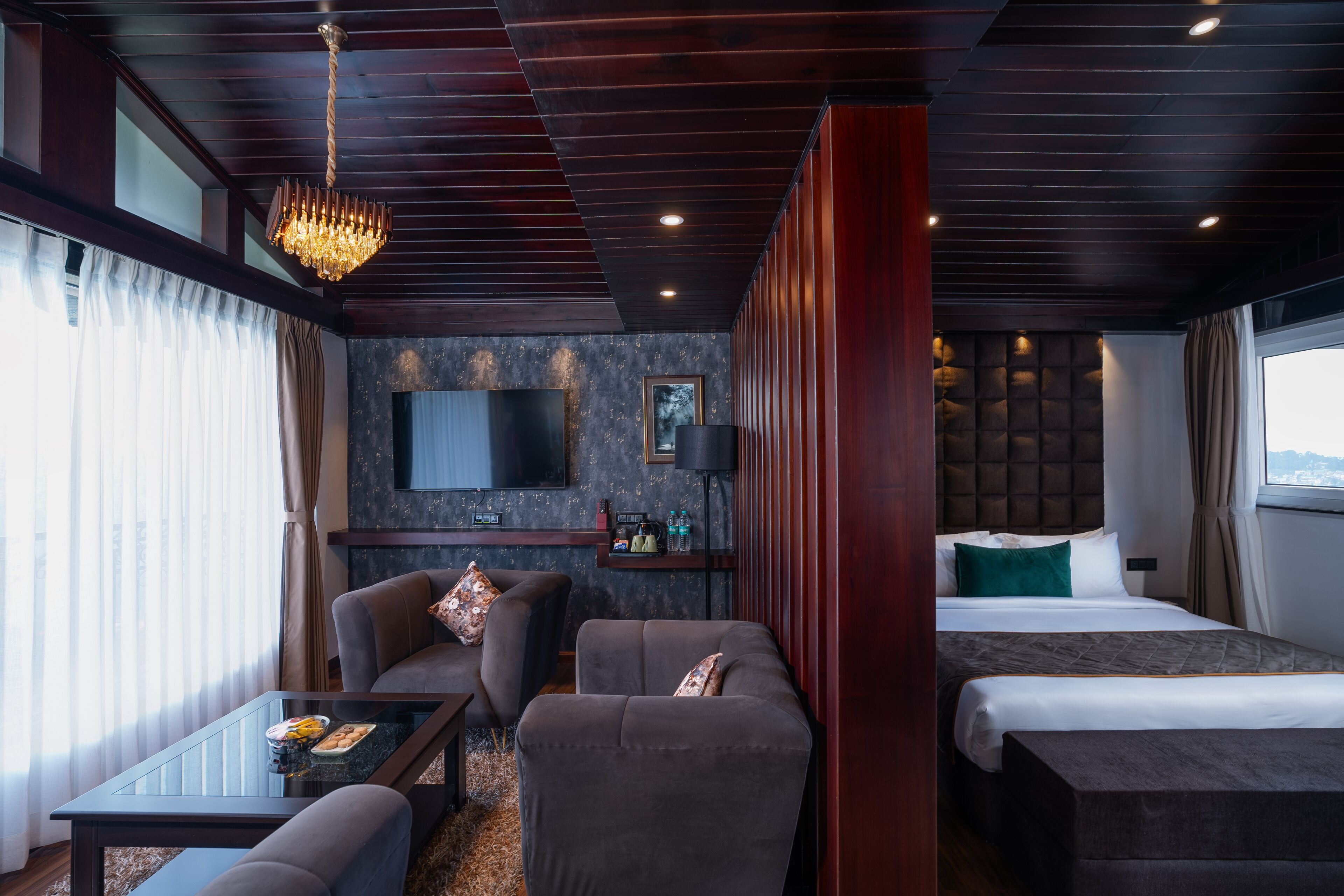 The West Gate Posada By Summit