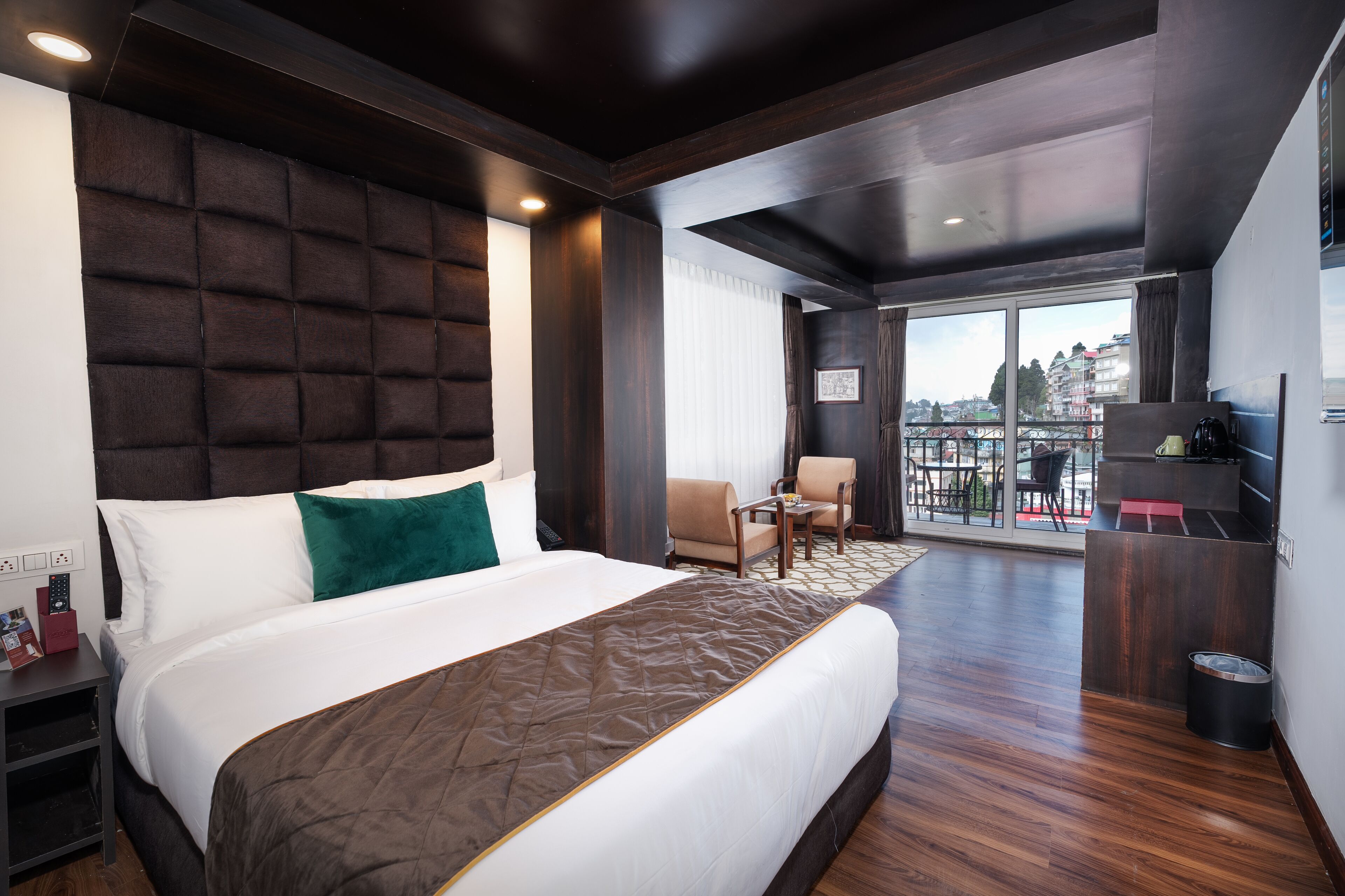 The West Gate Posada By Summit