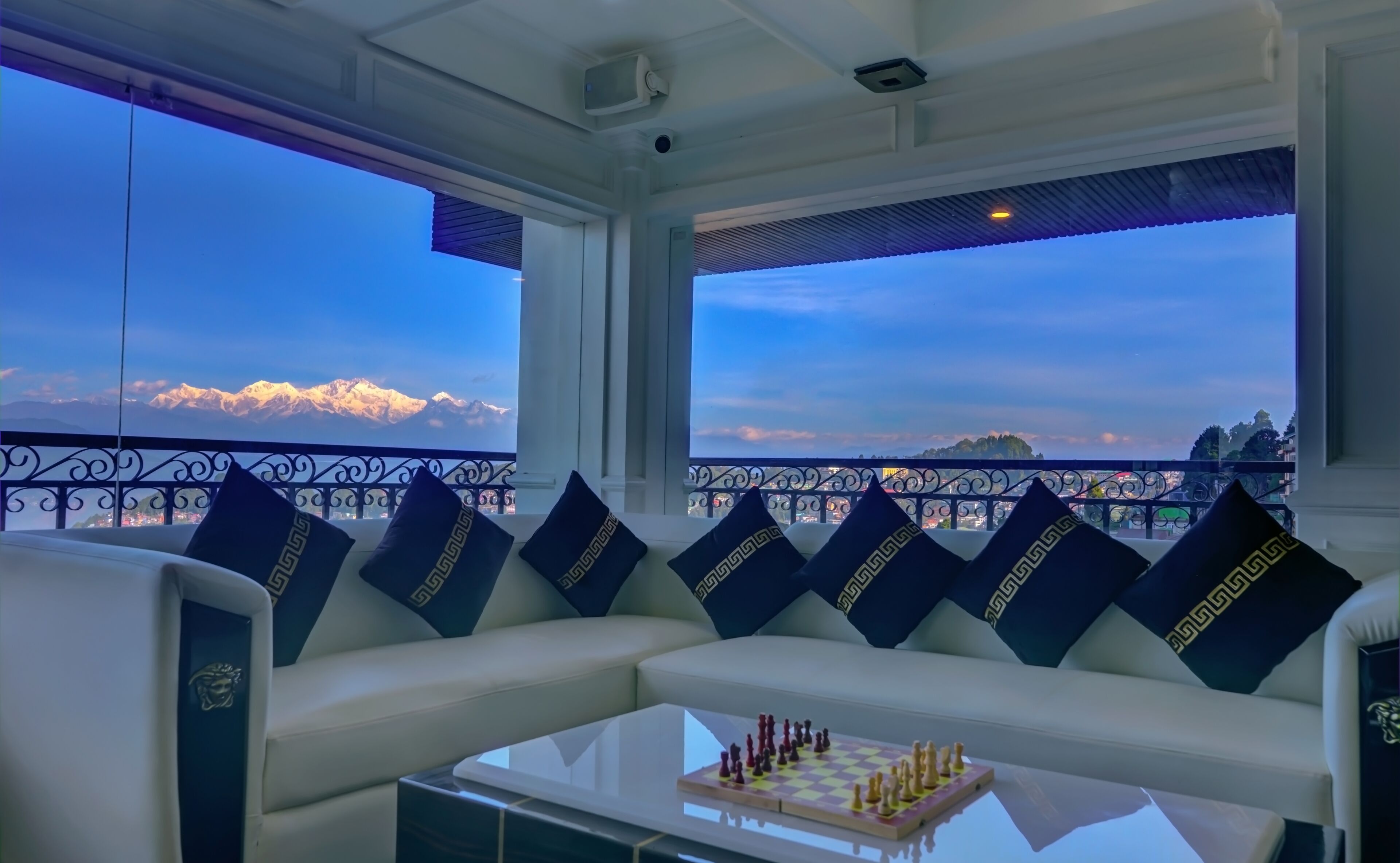 The West Gate Posada By Summit