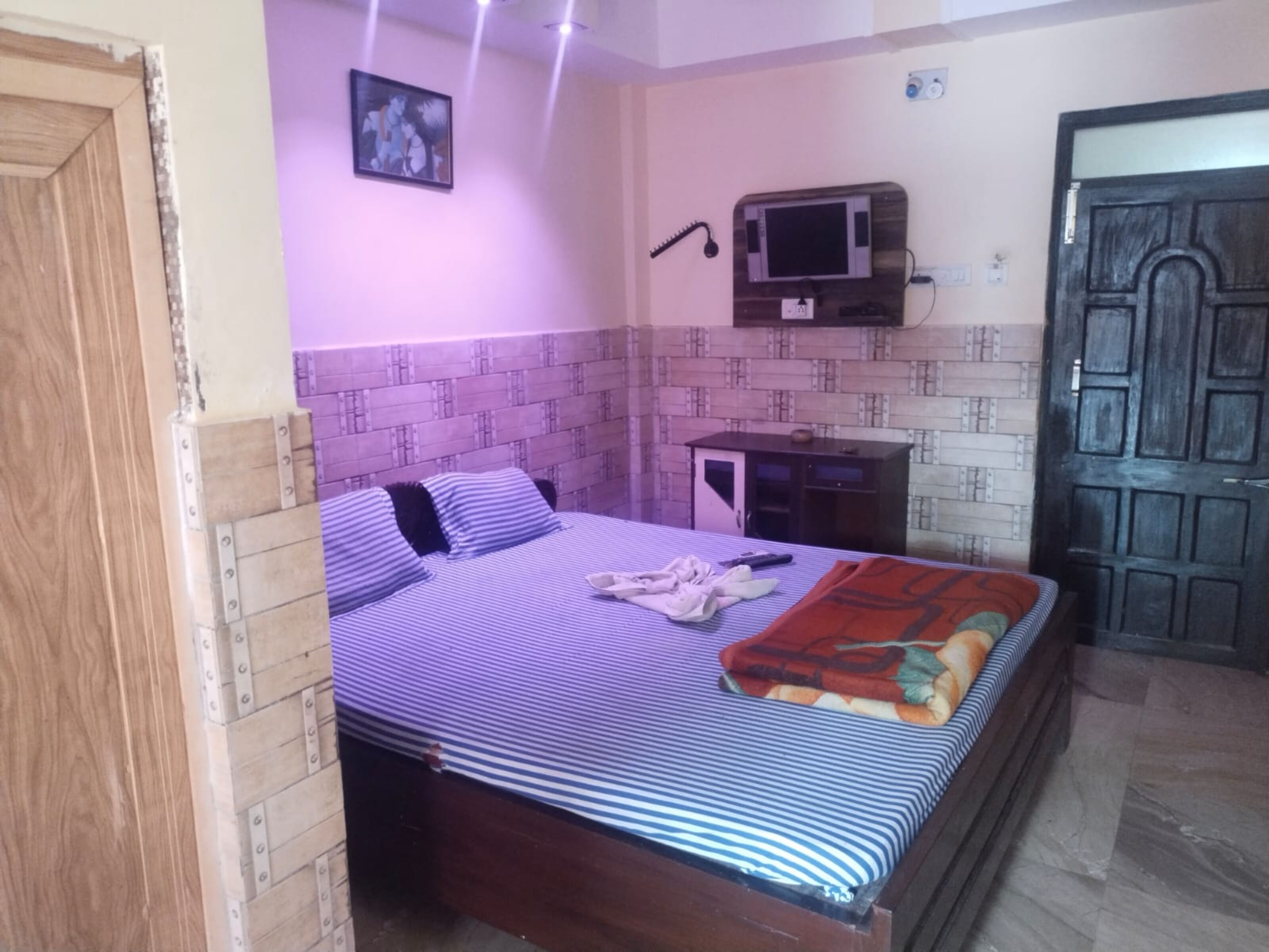 Prateek Residency by Goroomgo