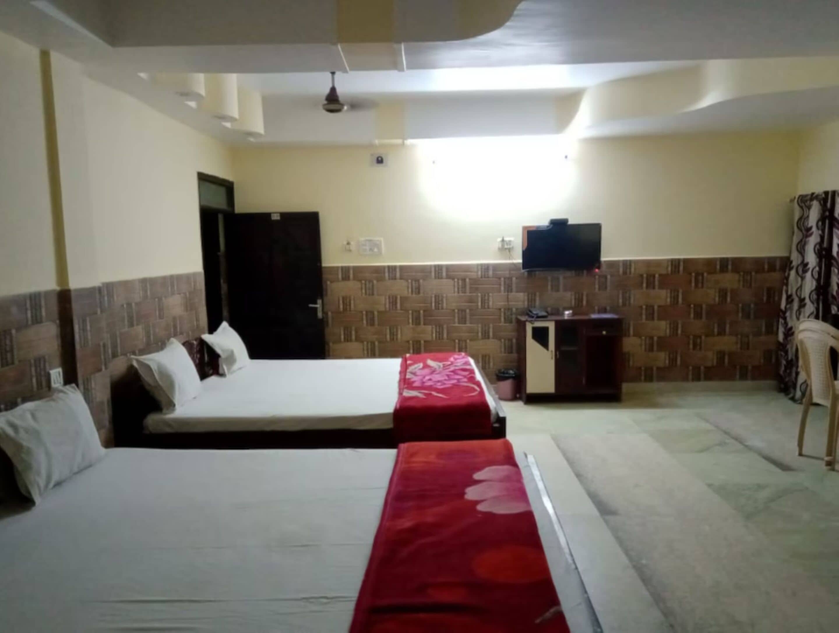 Prateek Residency by Goroomgo