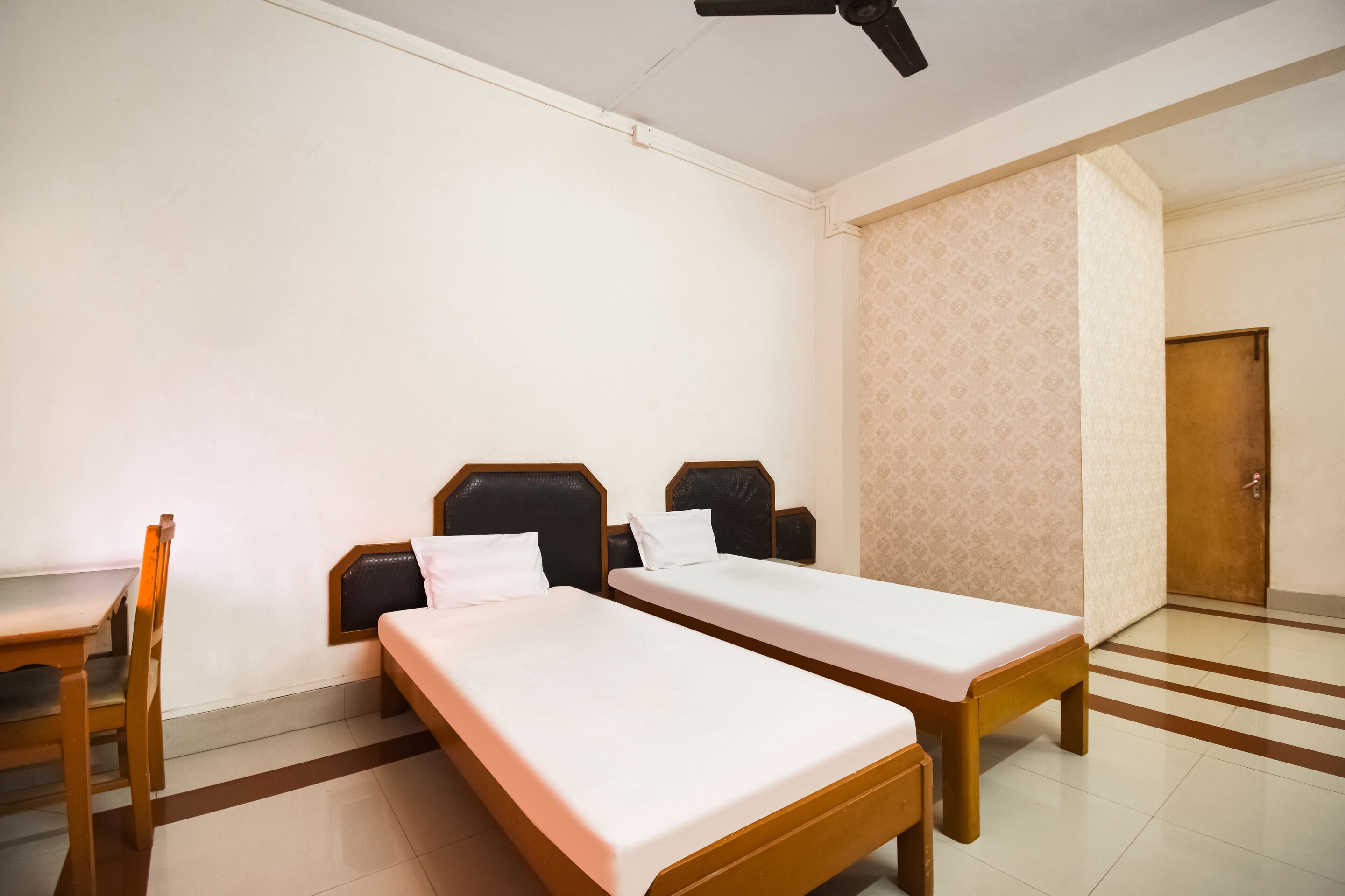 Akash Guest House by OYO Rooms