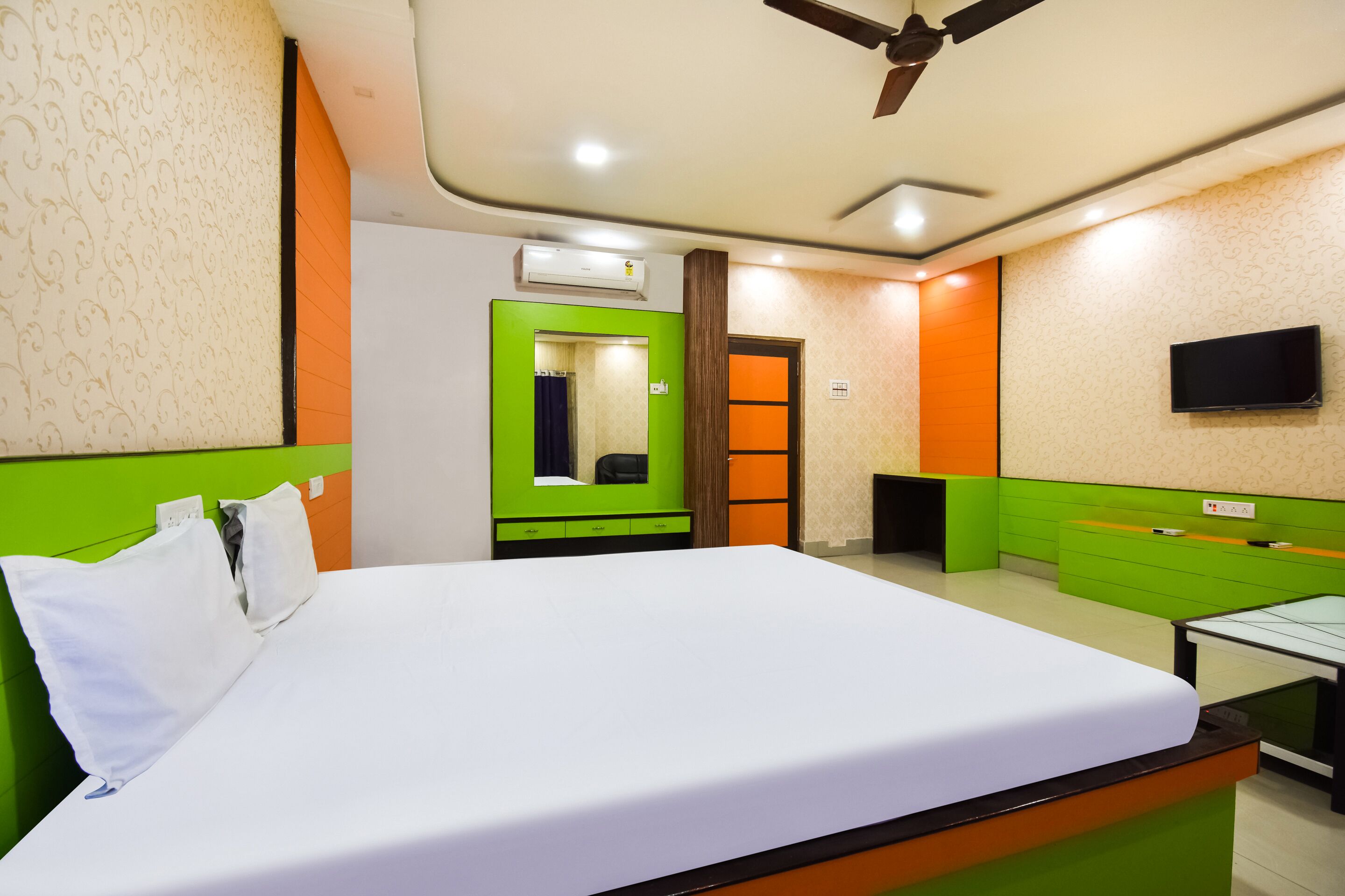 Akash Guest House by OYO Rooms
