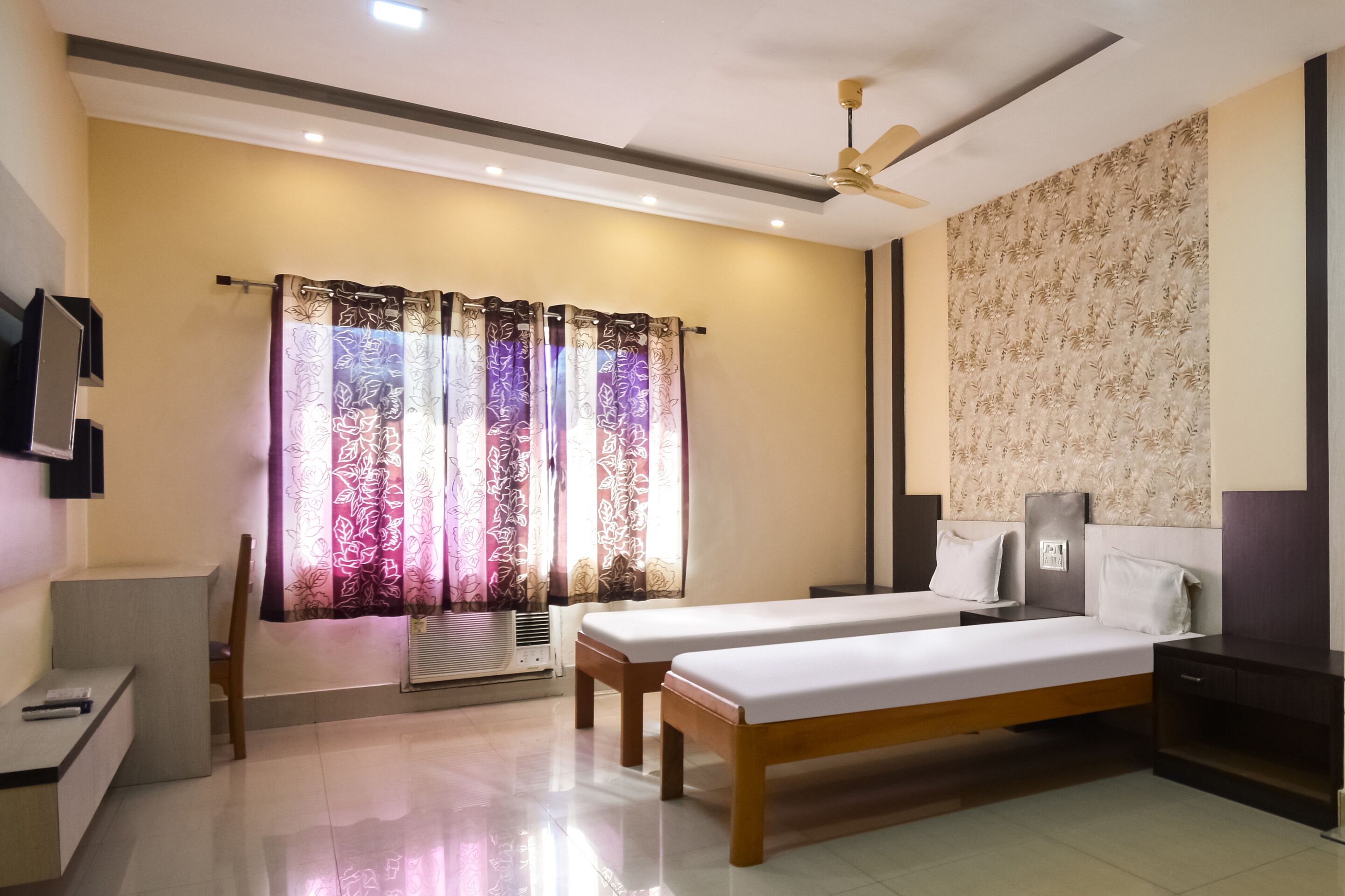 Akash Guest House by OYO Rooms