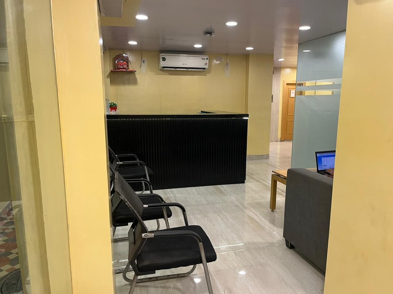 Hotel Consulate