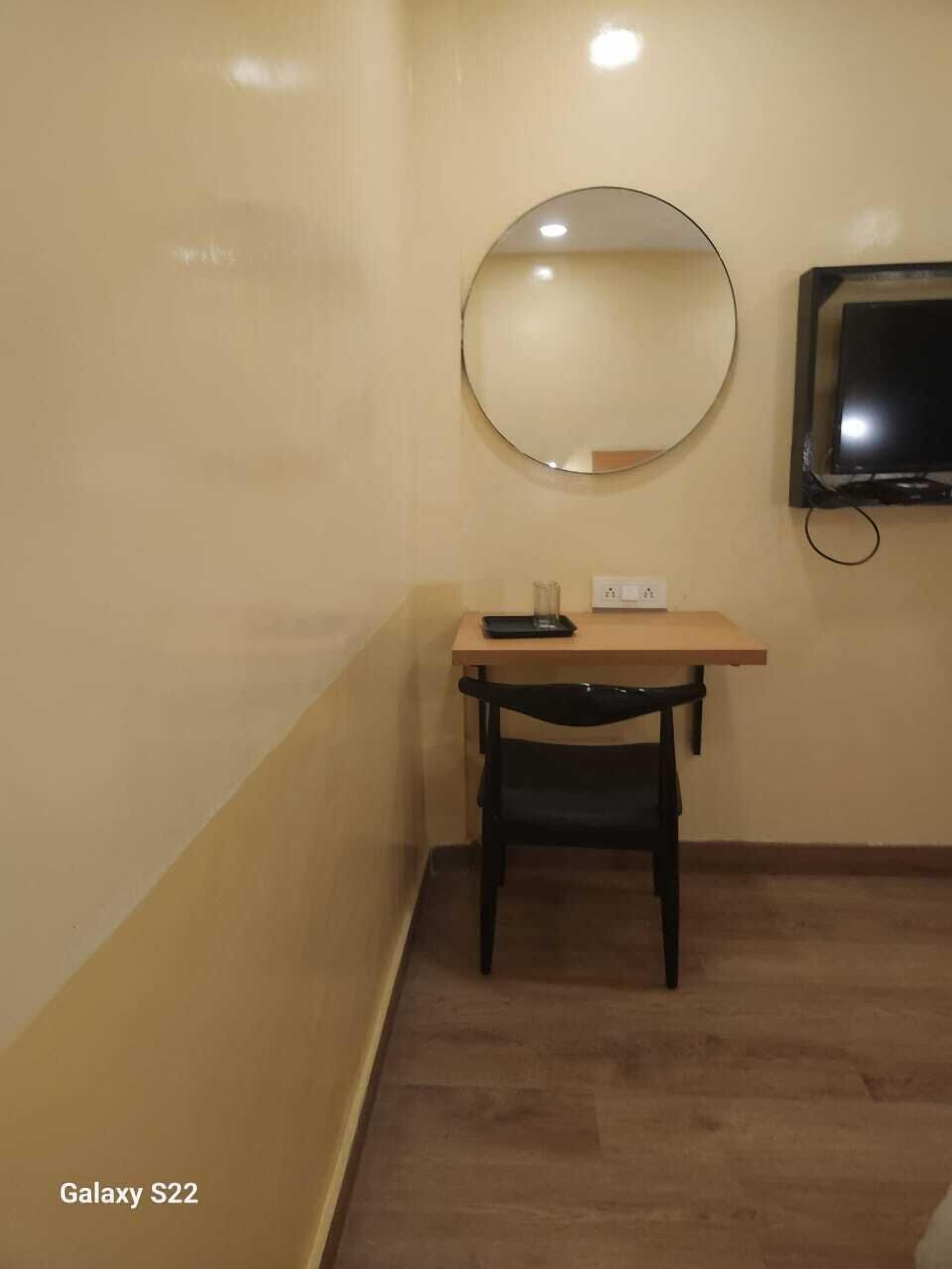 Hotel Consulate