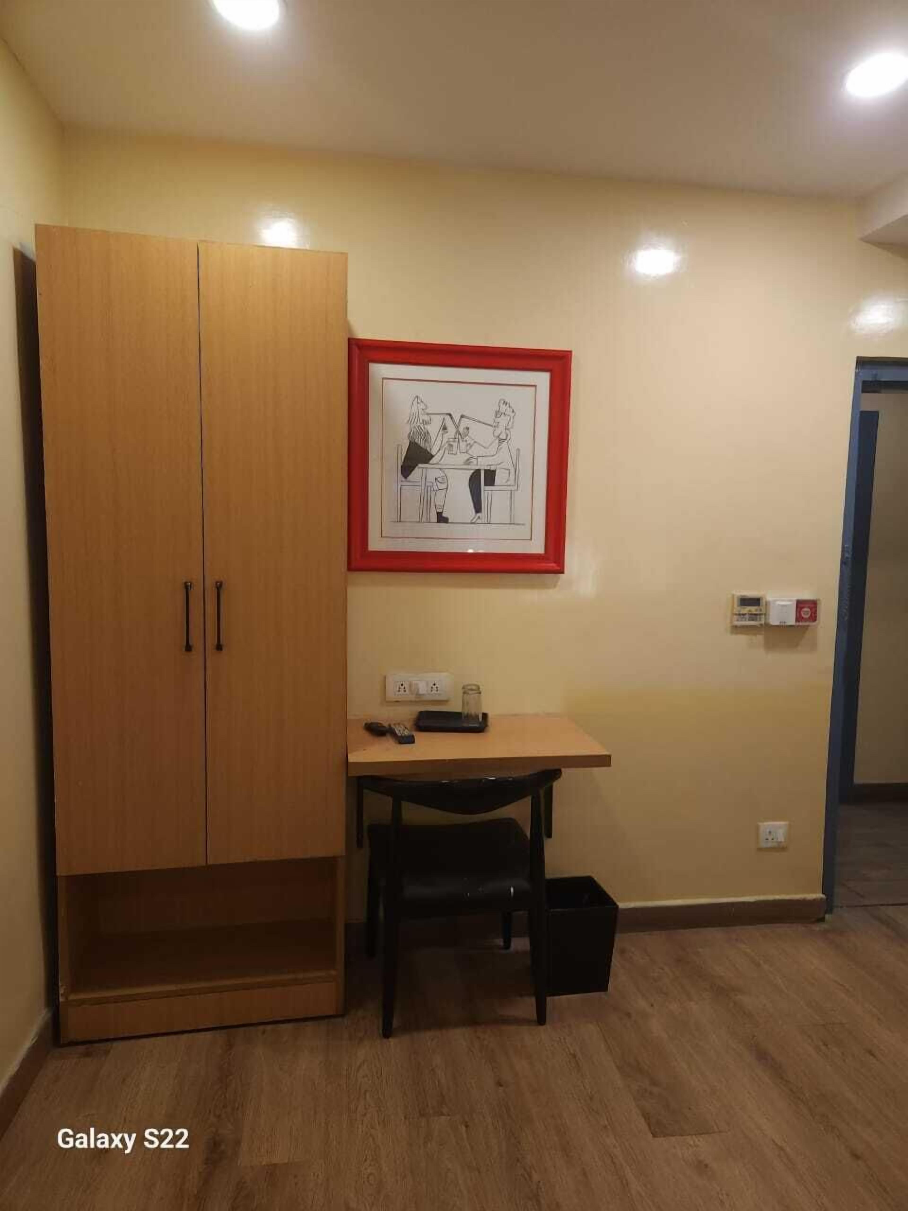 Hotel Consulate