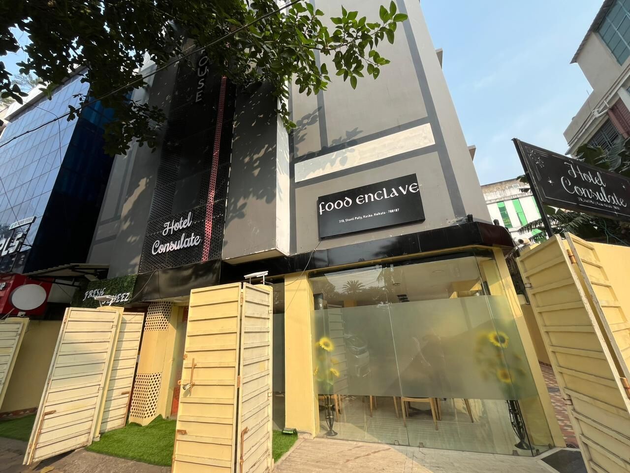 Hotel Consulate