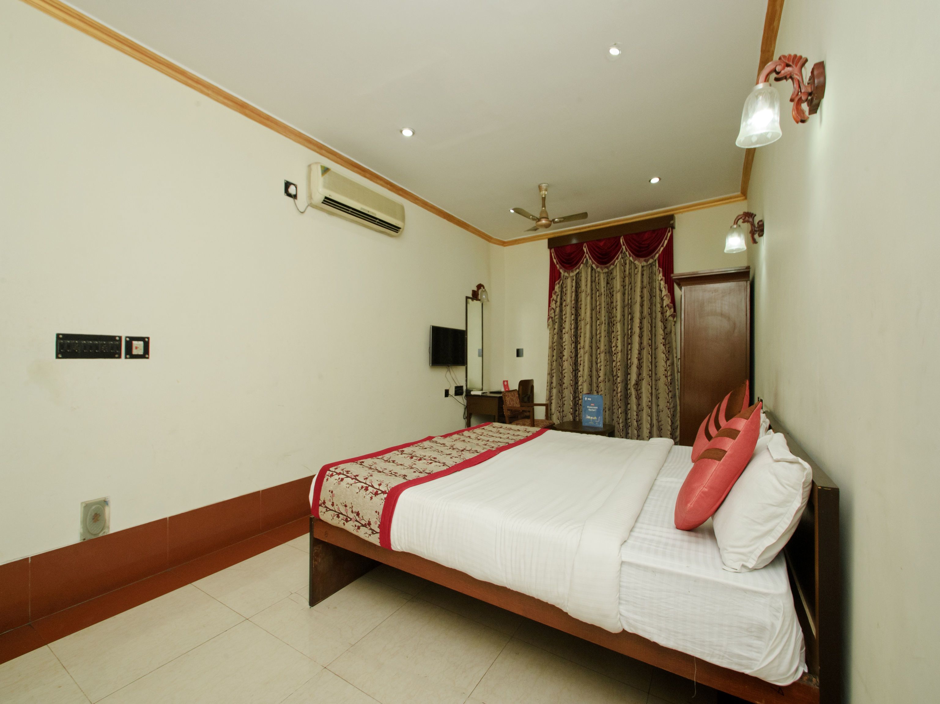 Hotel YMCA Esplanade