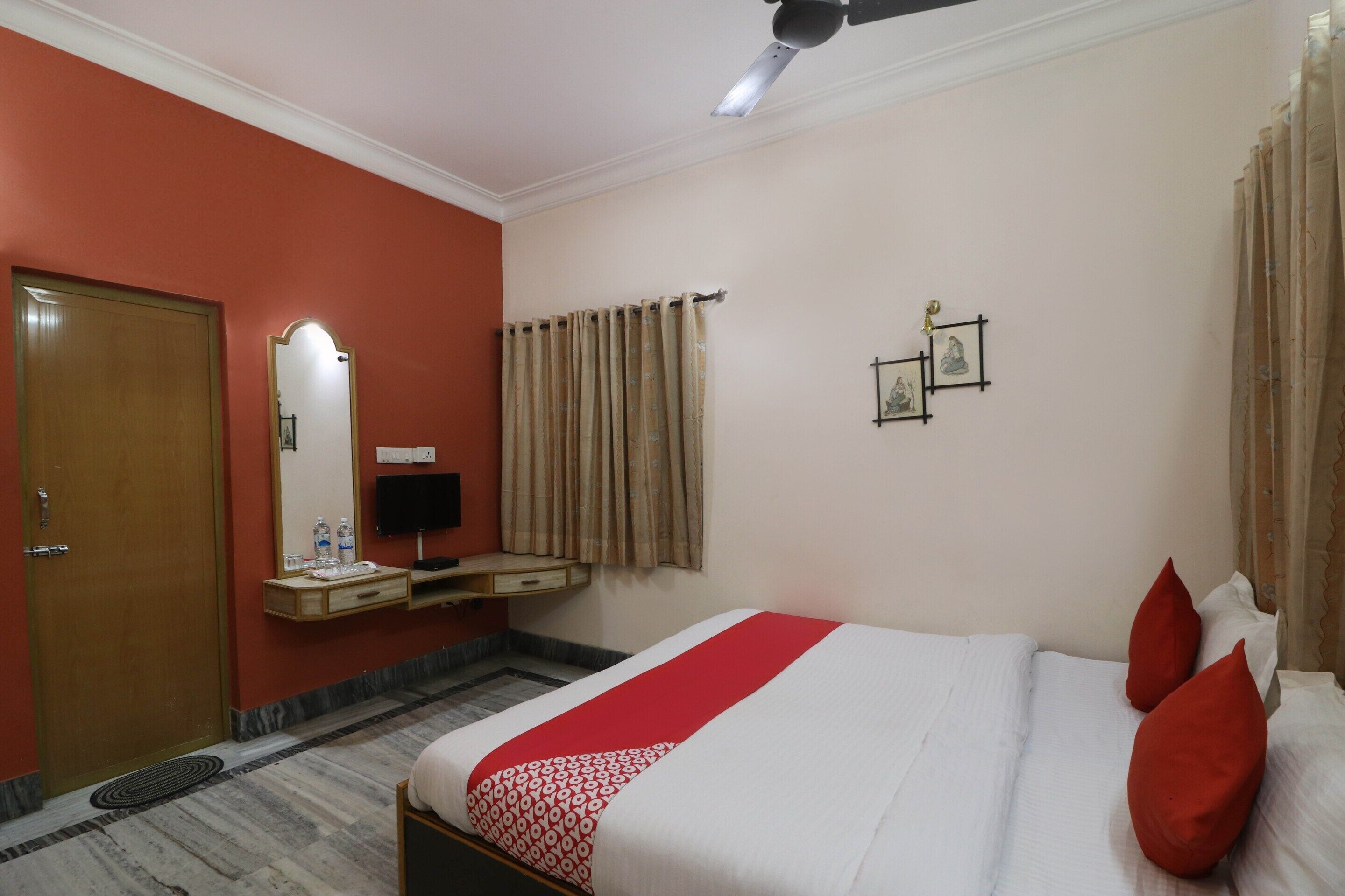 OYO 71148 Meera Guest House