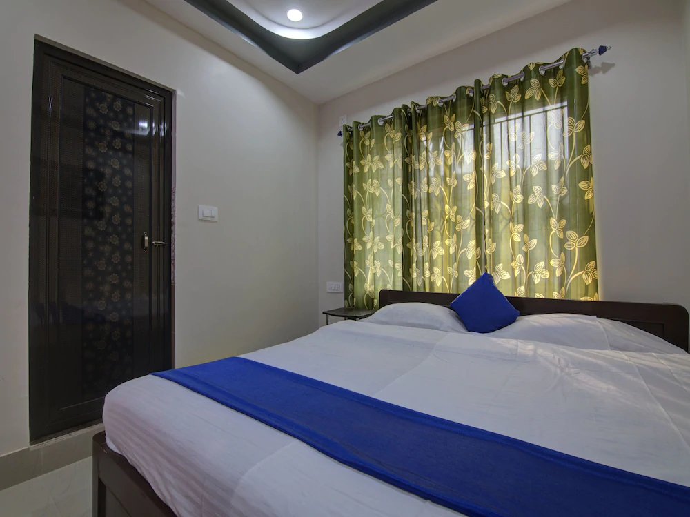 Dhaka Lodge  By OYO Rooms