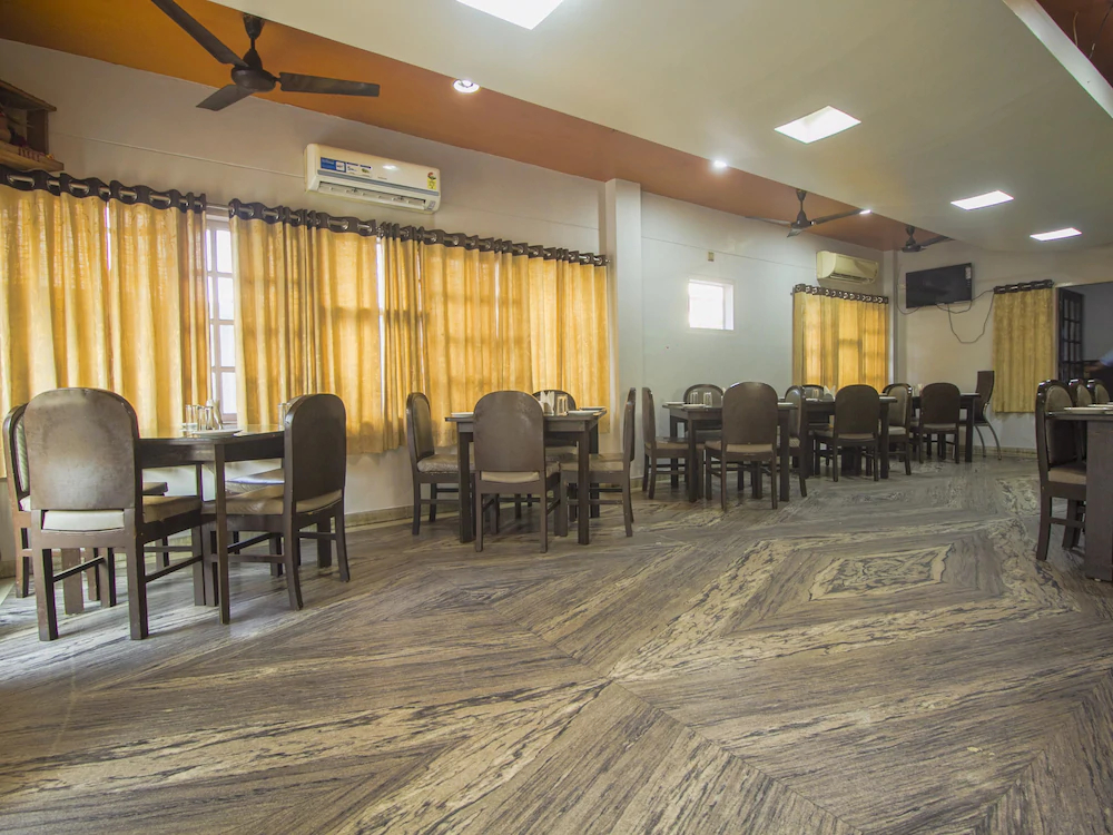 Sudhriti Hotel By OYO Rooms