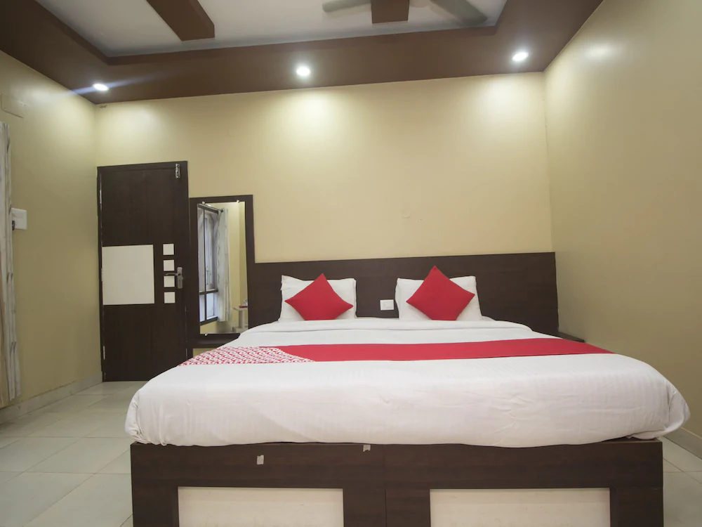 Sudhriti Hotel By OYO Rooms