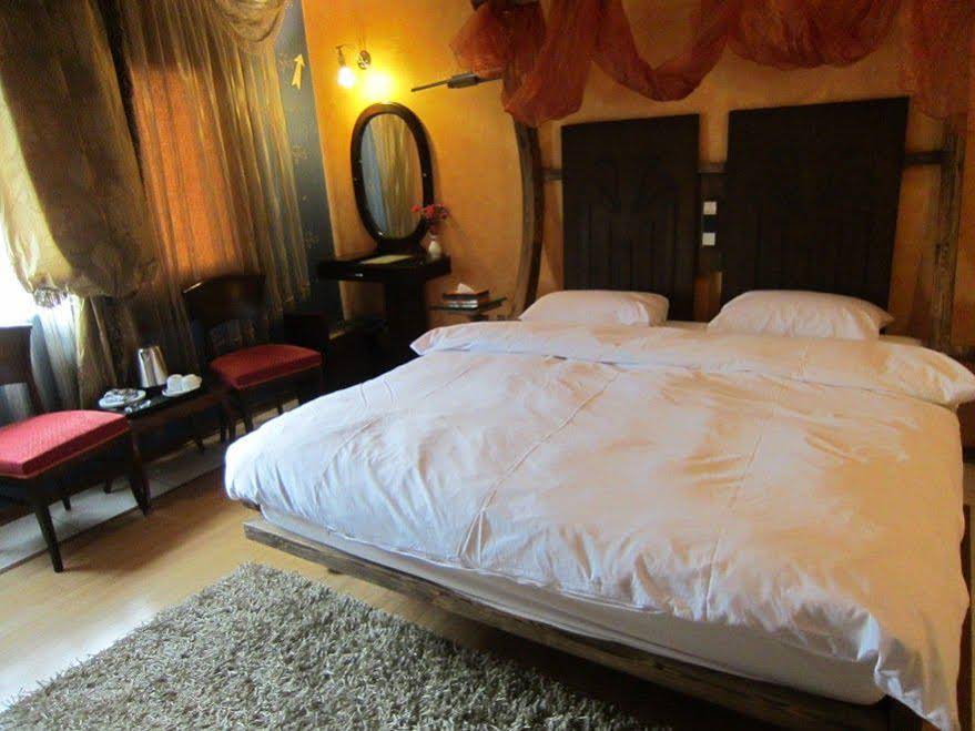 Ferdowsi Grand Hotel