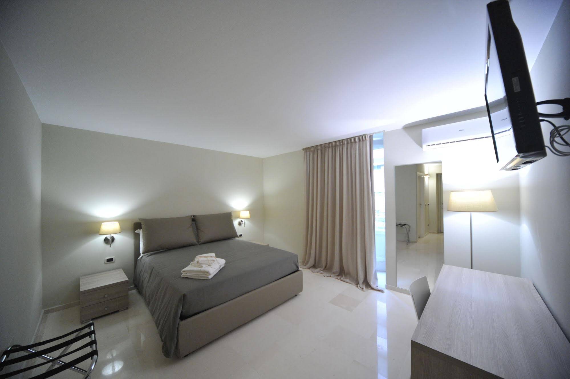 Gatto Bianco House