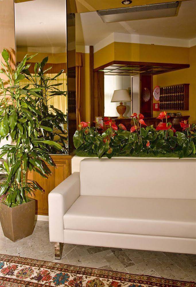 Aplo Hotel