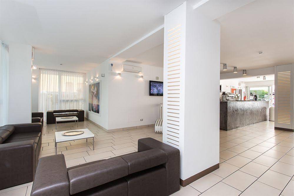 Color Mokambo Shore Design Hotel