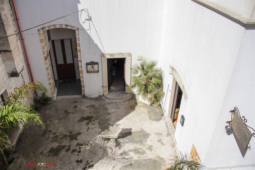 Exedra Holiday House