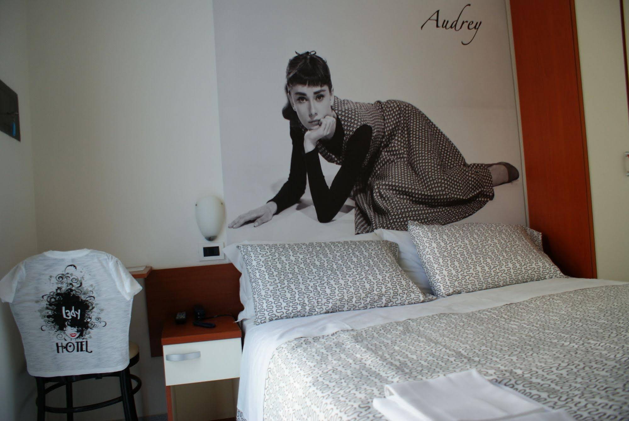 Hotel Lady