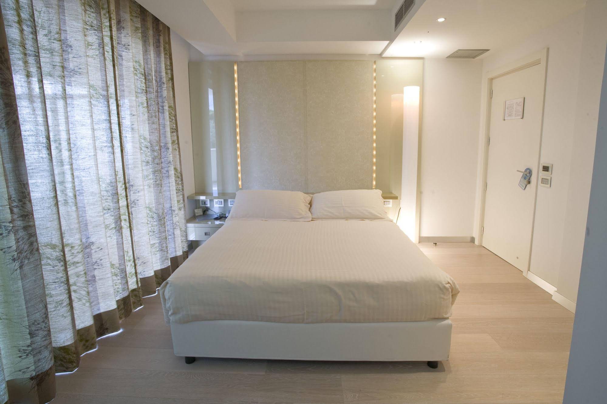 Premier & Suites