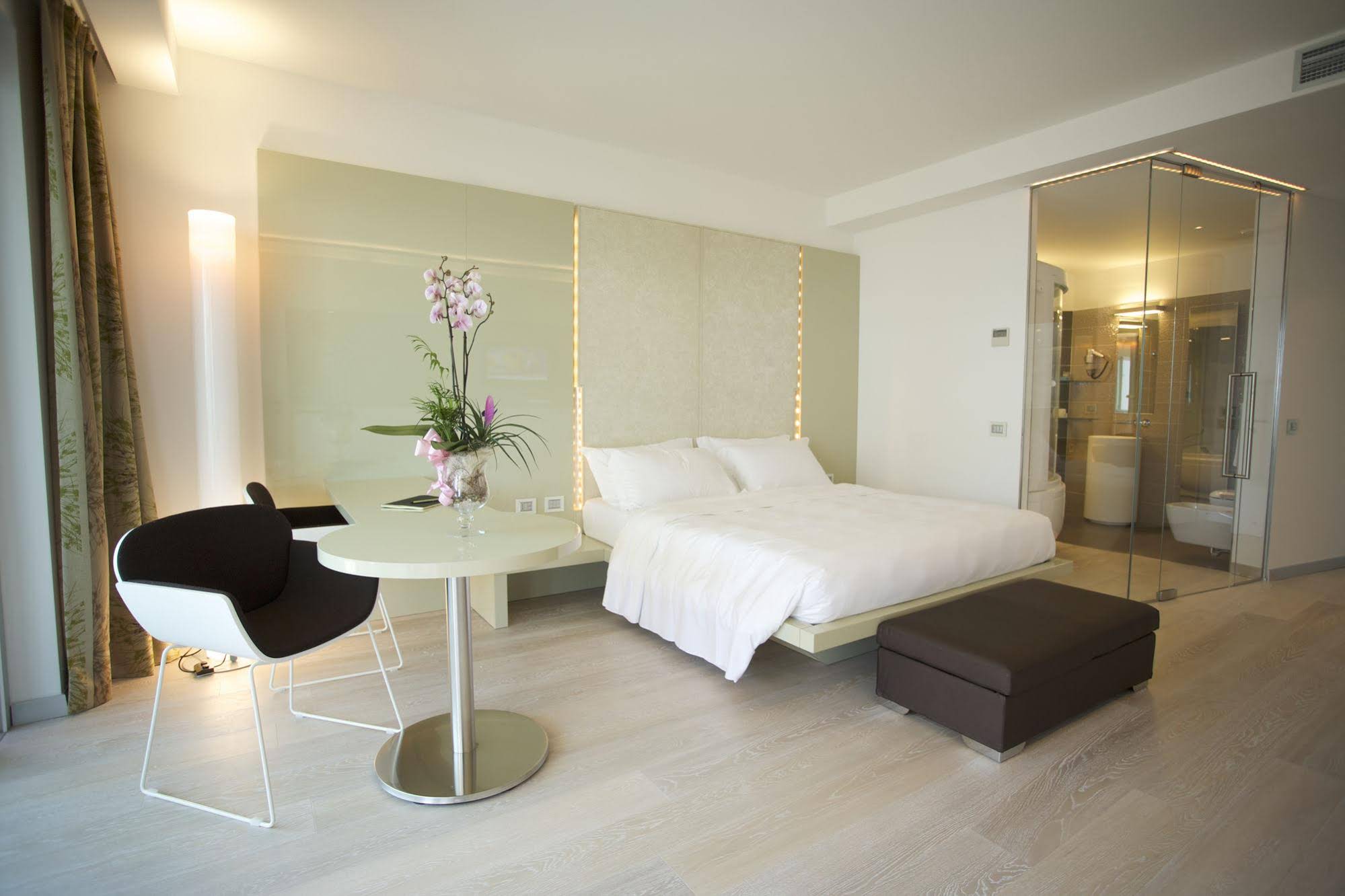 Premier & Suites