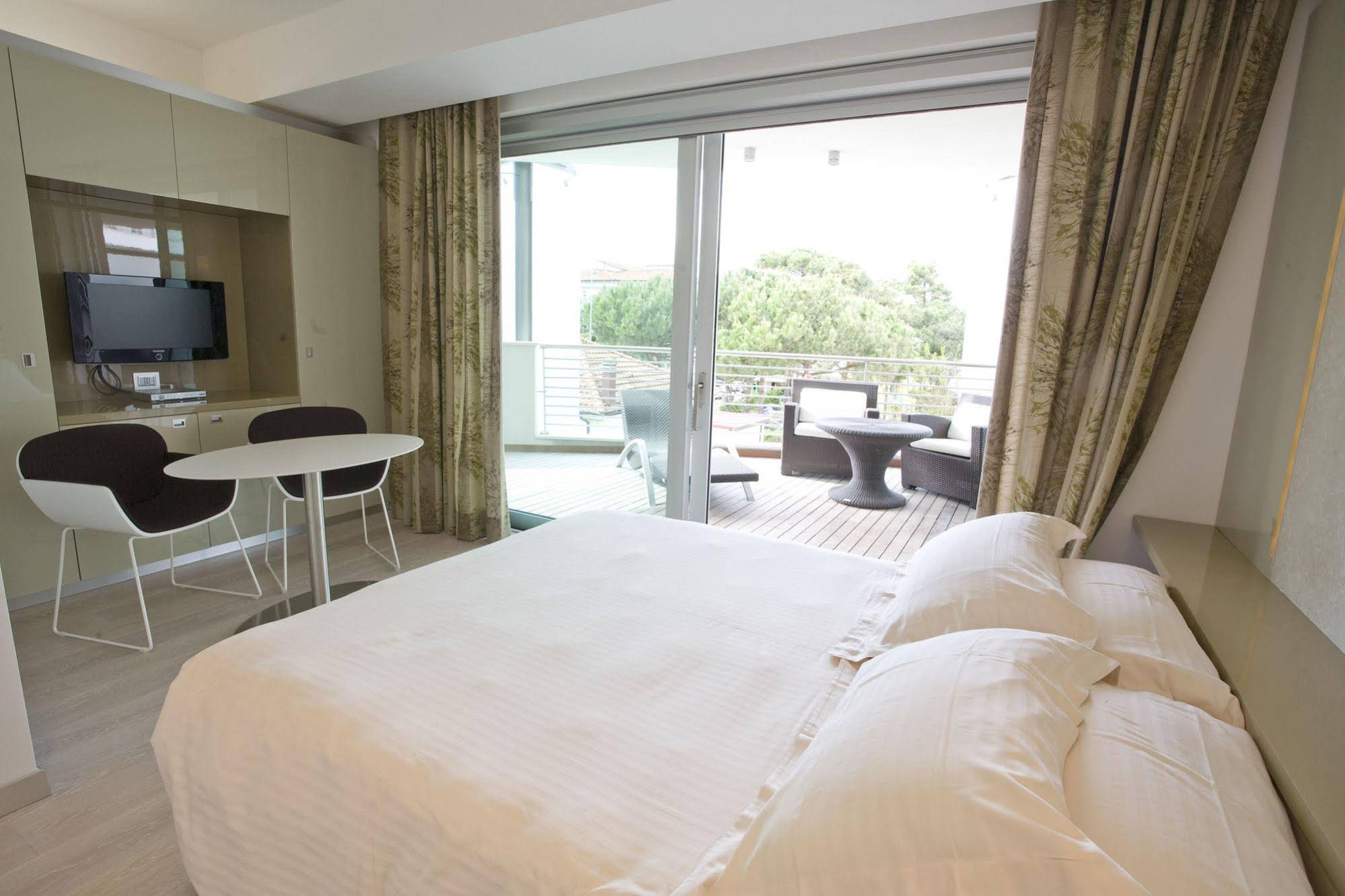 Premier & Suites