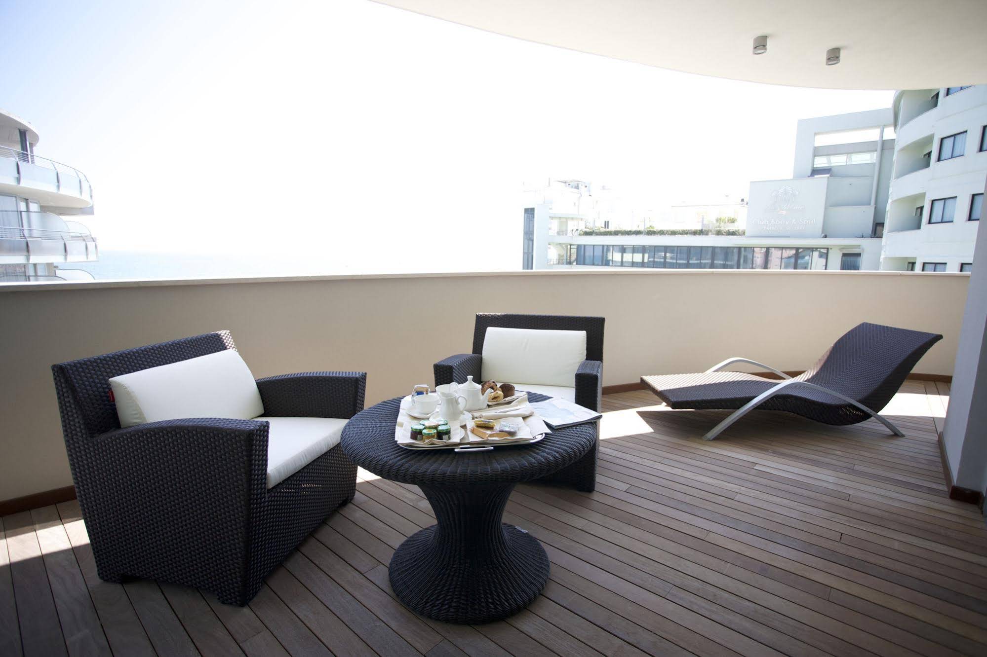 Premier & Suites