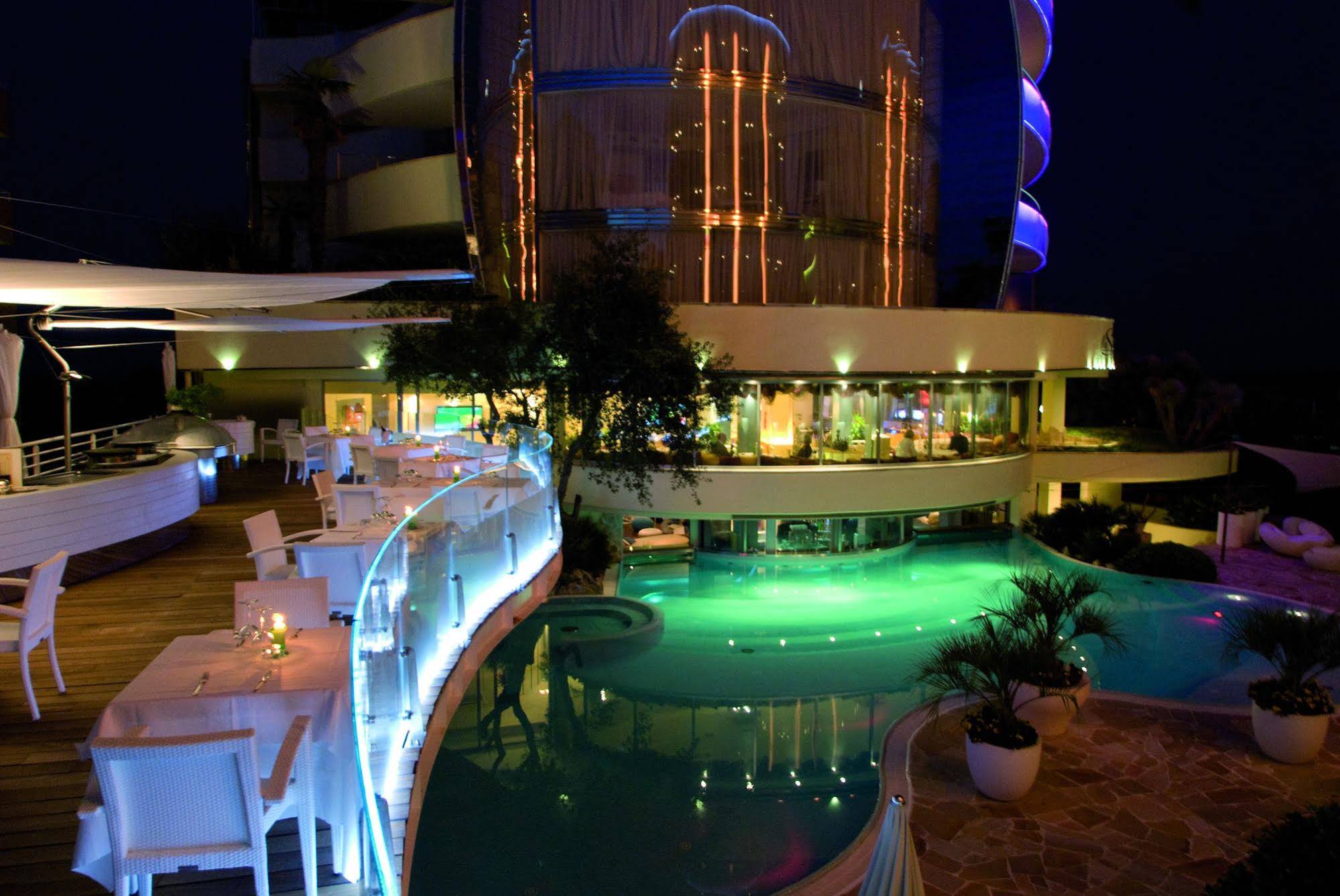 Premier & Suites