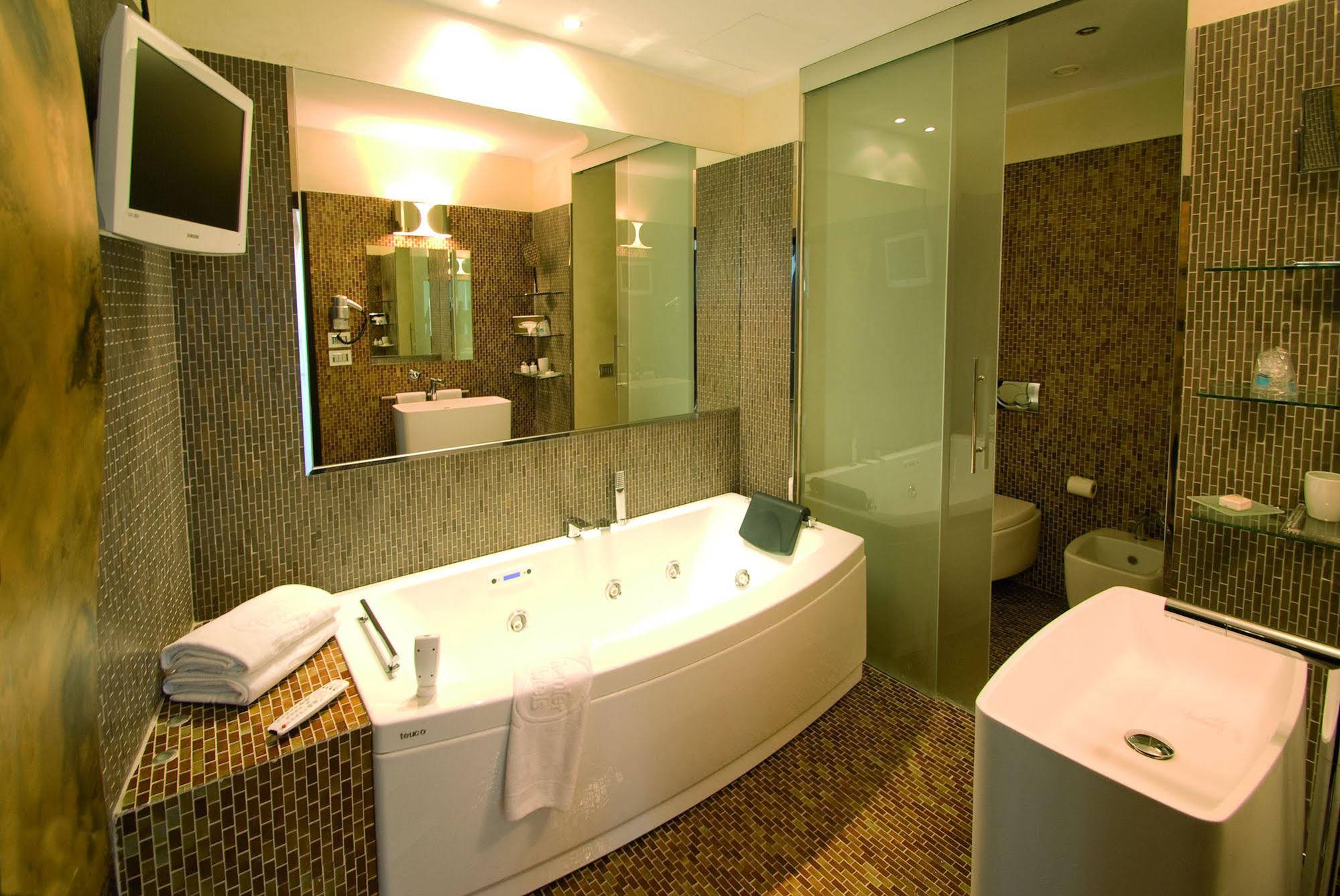 Premier & Suites