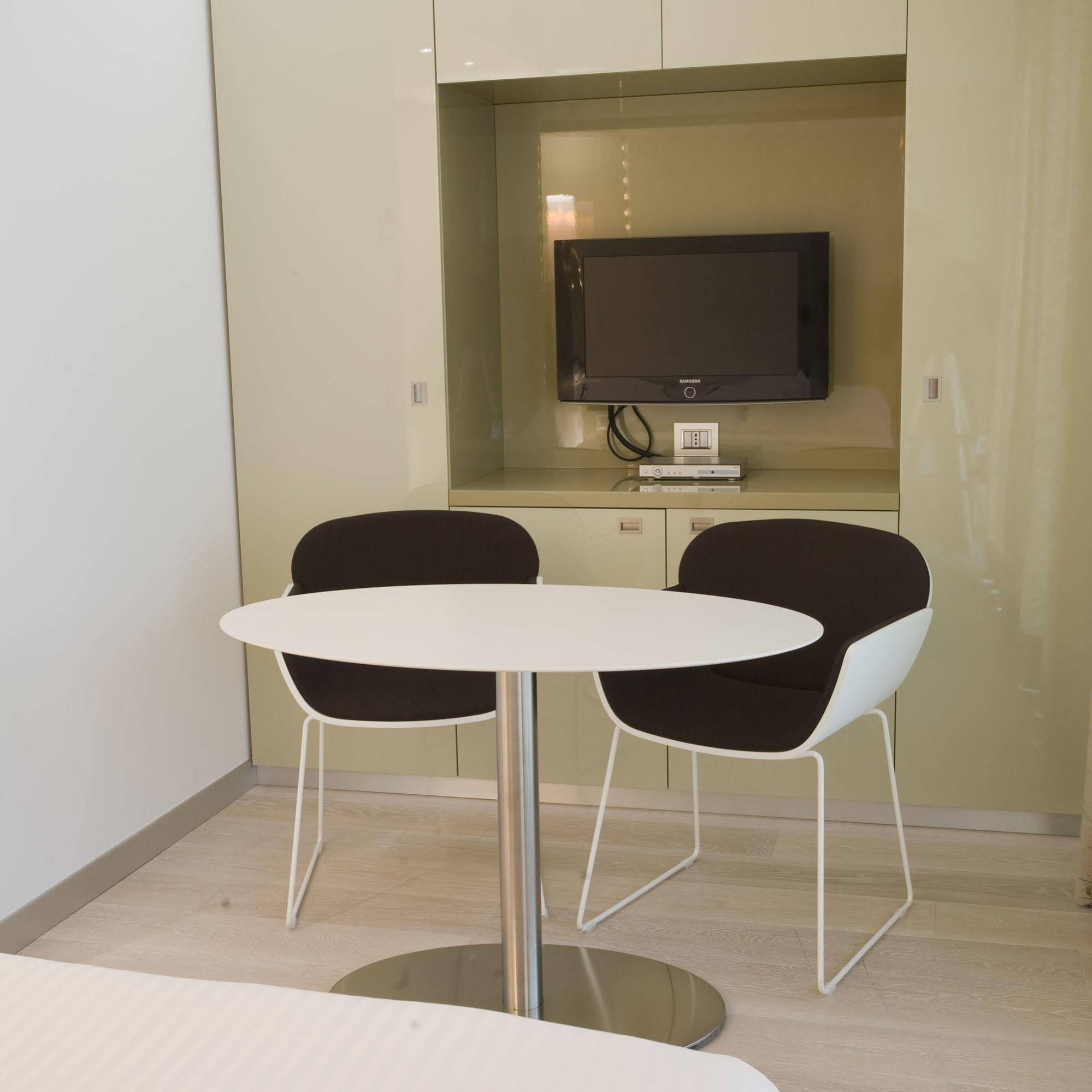 Premier & Suites