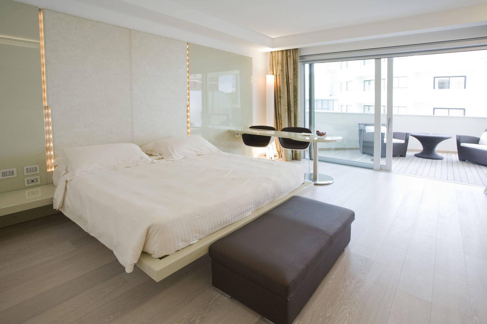 Premier & Suites