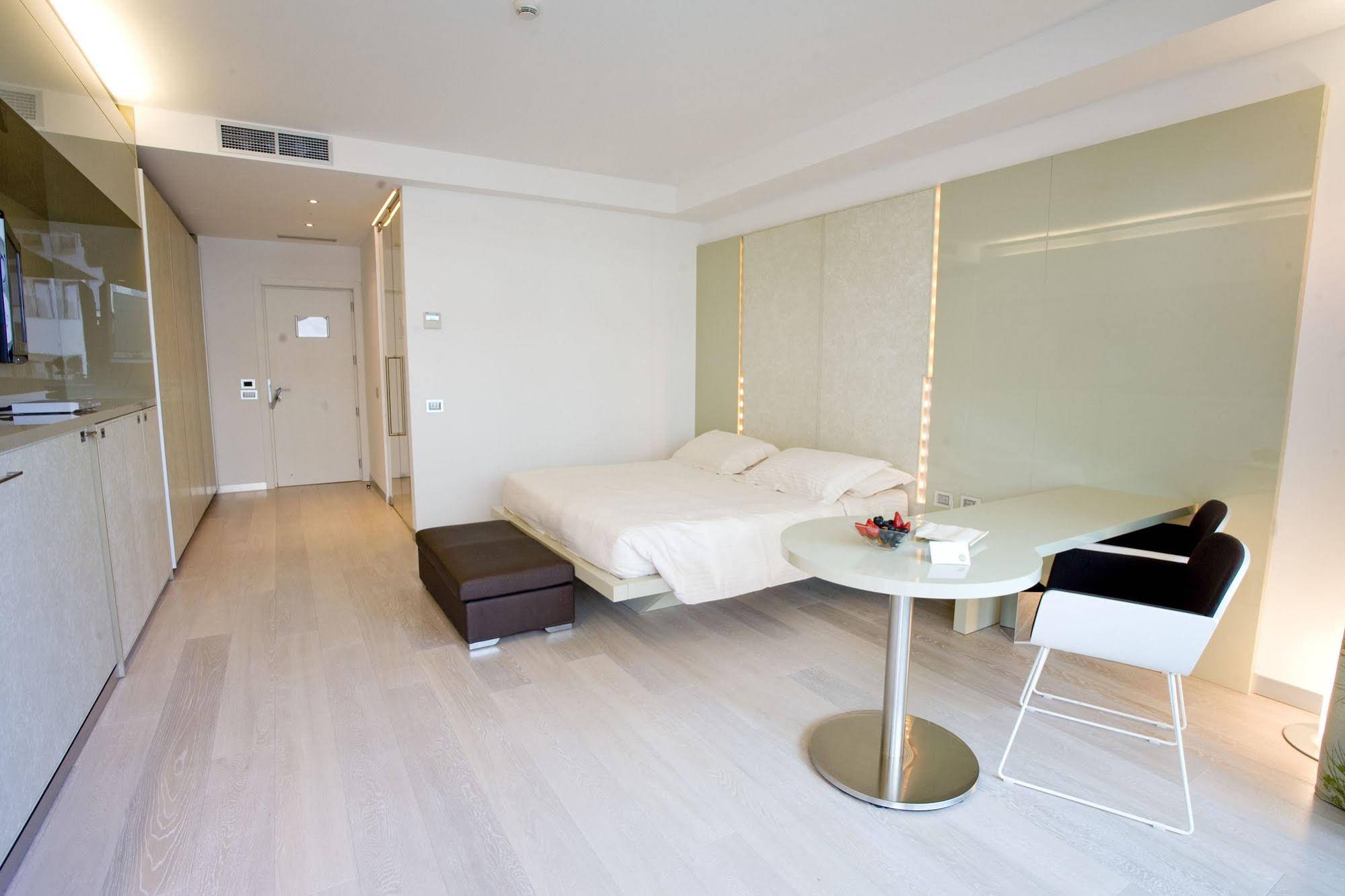 Premier & Suites