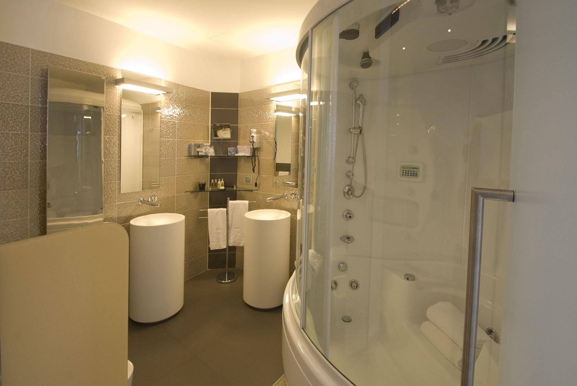 Premier & Suites