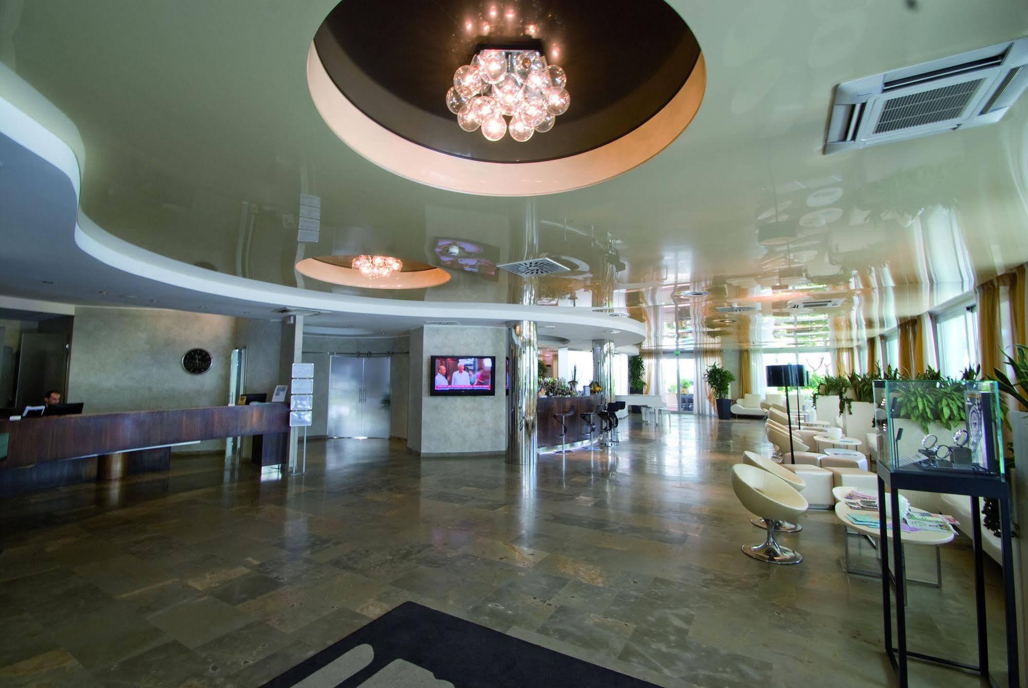 Premier & Suites