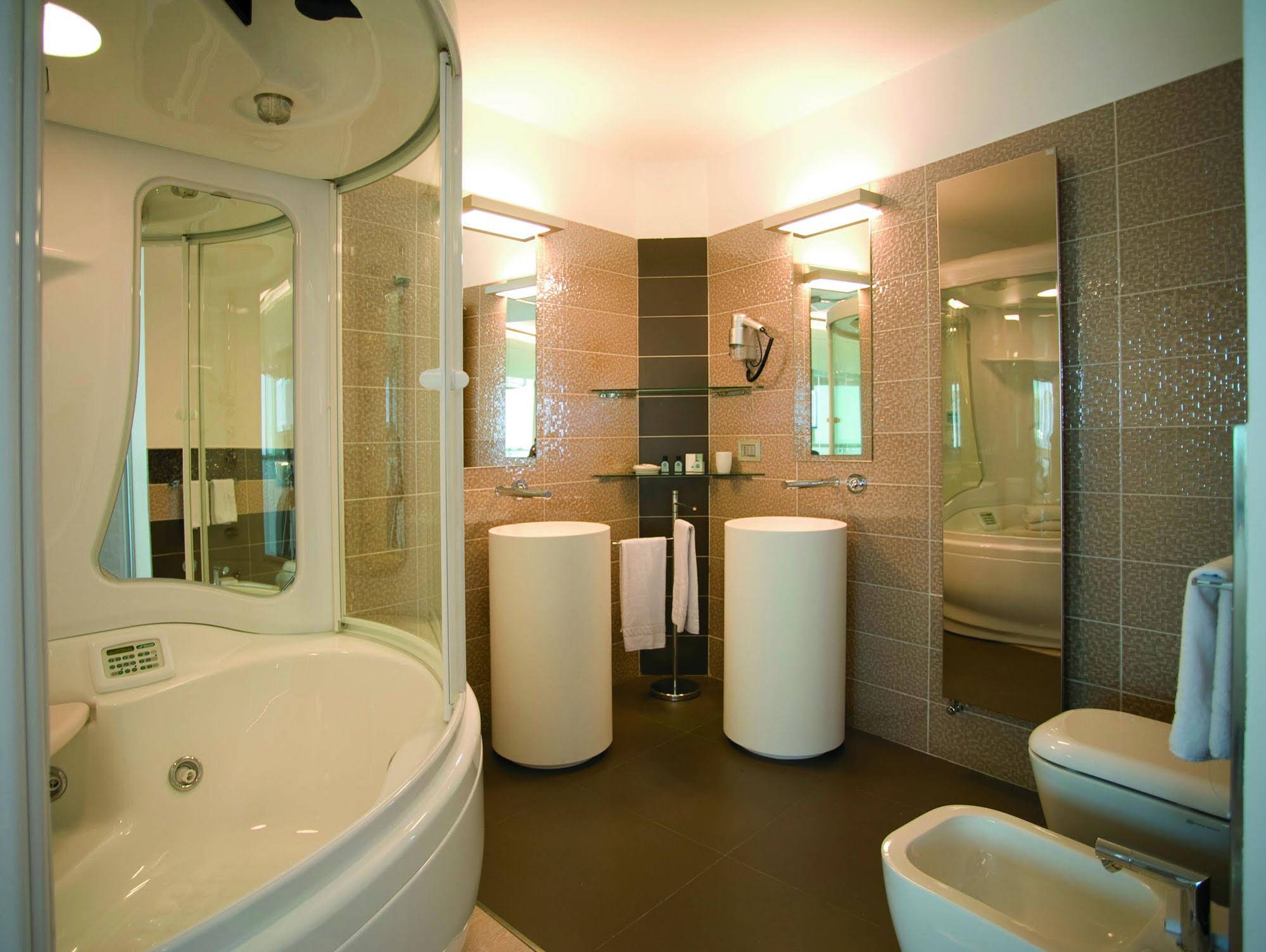 Premier & Suites